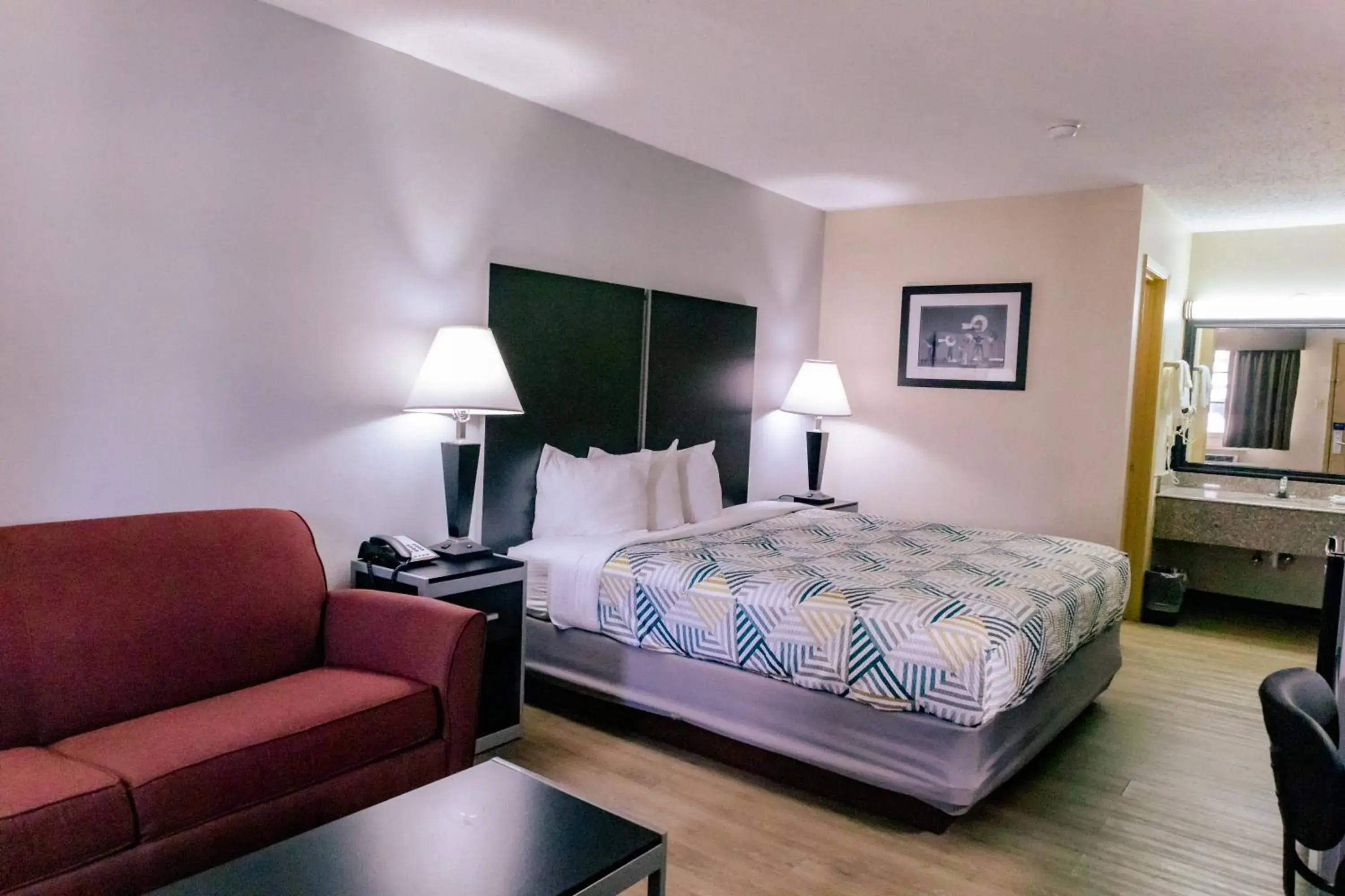 Seating area, Bed in Motel 6 Nacogdoches, TX Seating area, Bed in Motel 6 Nacogdoches, TX