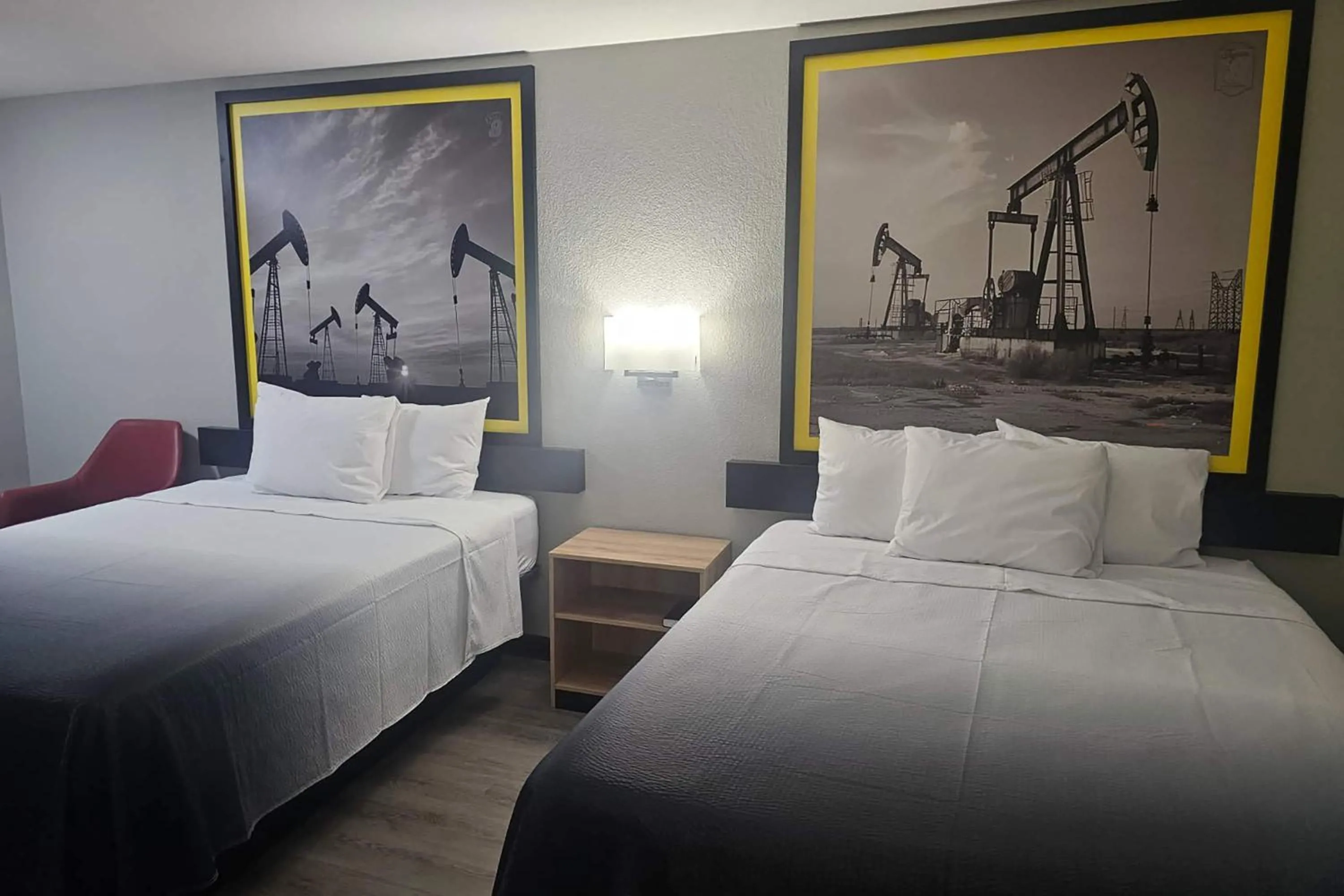 Photo of the whole room, Bed in Super 8 by Wyndham Hobbs