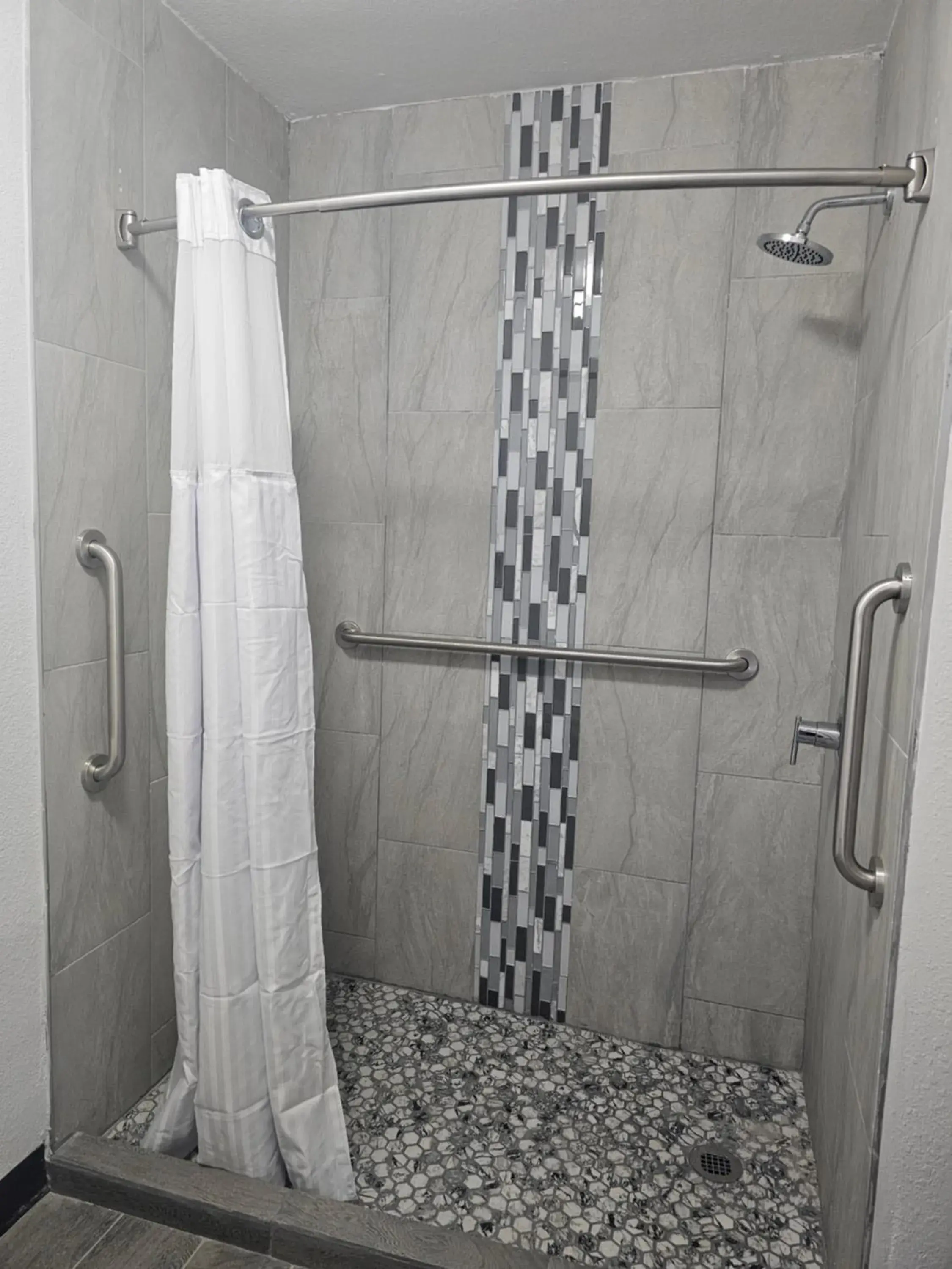 King Room with Roll-in Shower - Mobility Access/Non-Smoking in Super 8 by Wyndham Hobbs King Room with Roll-in Shower - Mobility Access/Non-Smoking in Super 8 by Wyndham Hobbs
