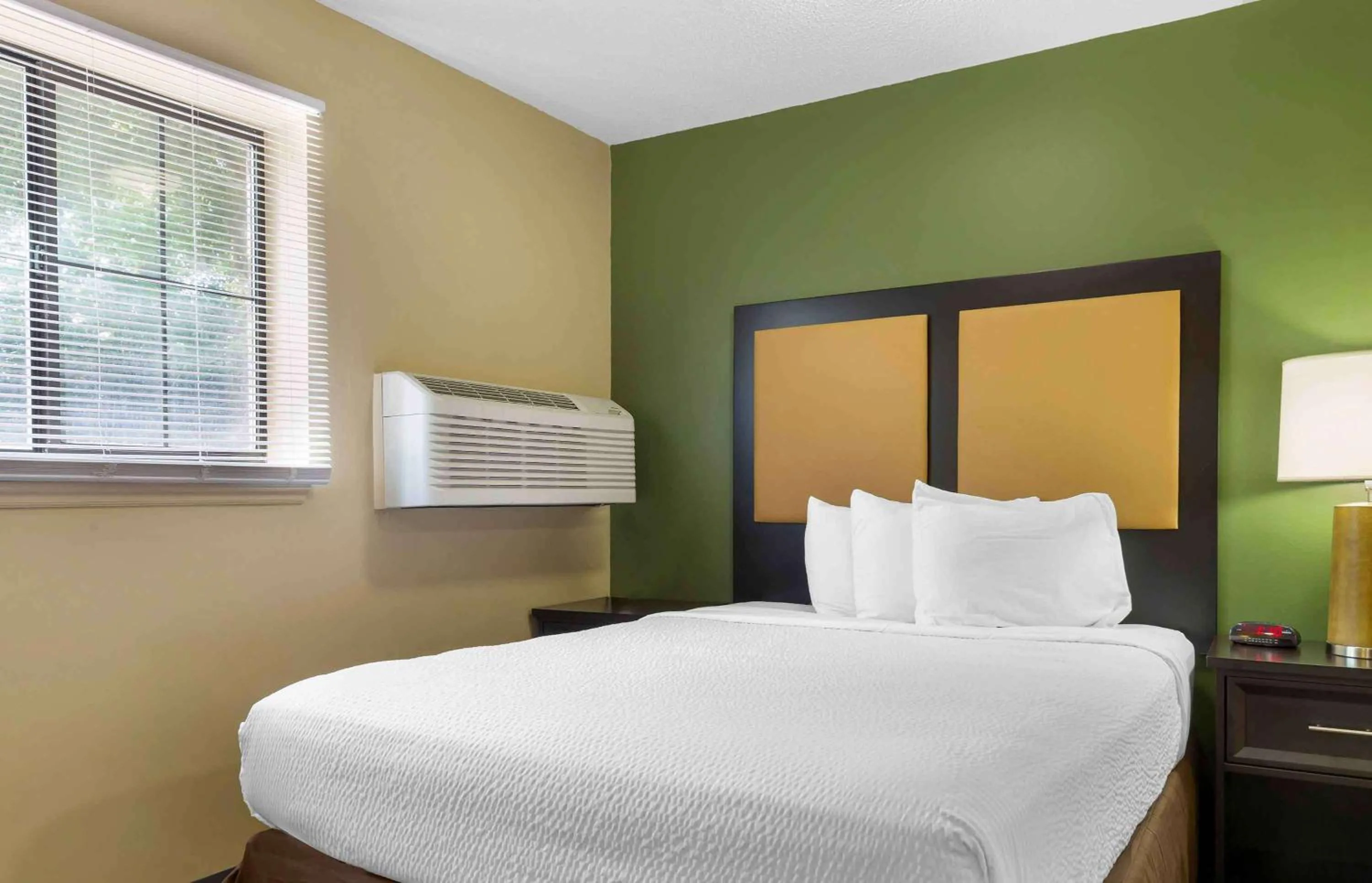 Bedroom in Extended Stay America Suites - Raleigh - Cary - Harrison Ave