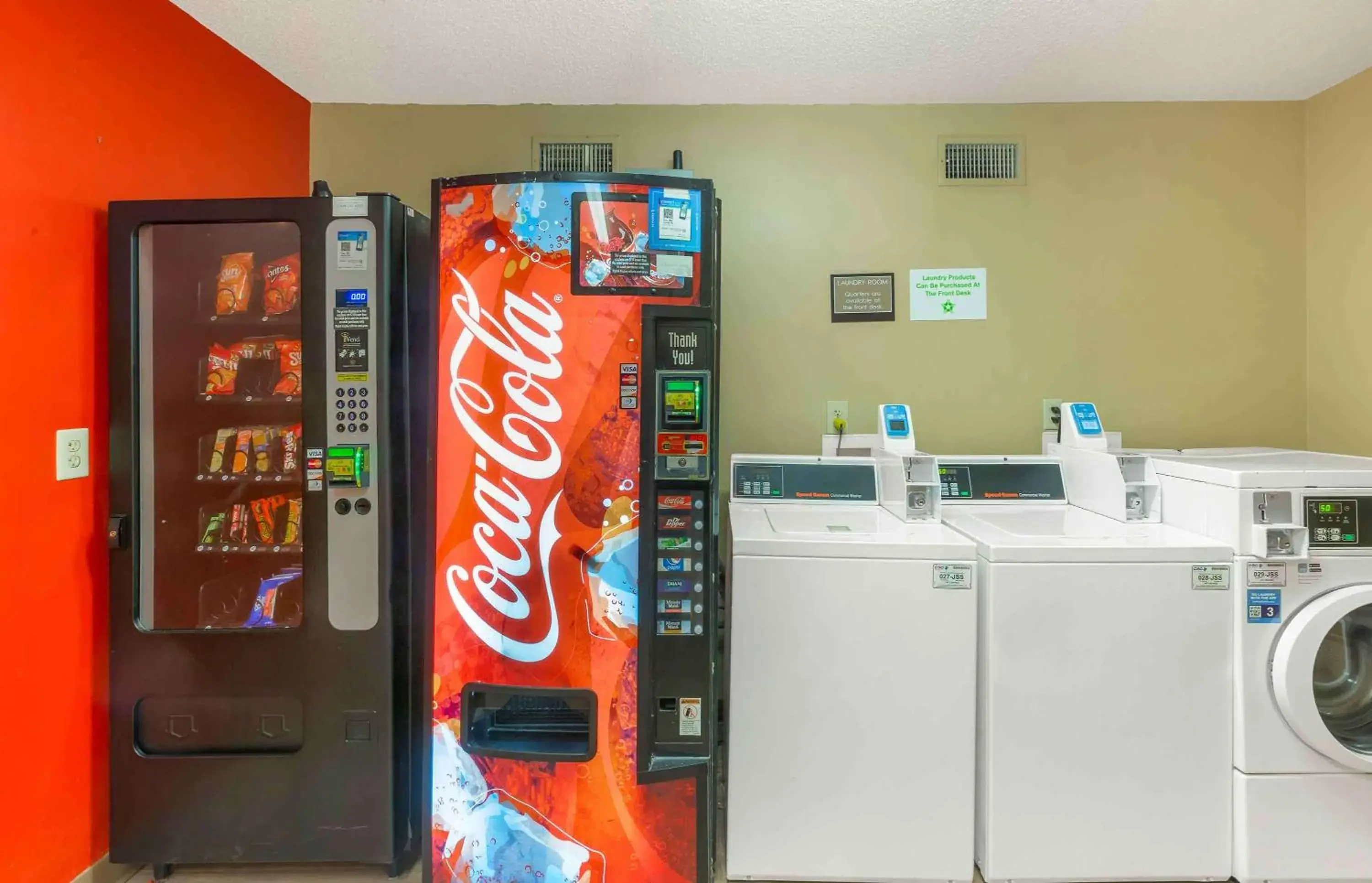 Property building in Extended Stay America Suites - Raleigh - Cary - Harrison Ave Property building in Extended Stay America Suites - Raleigh - Cary - Harrison Ave