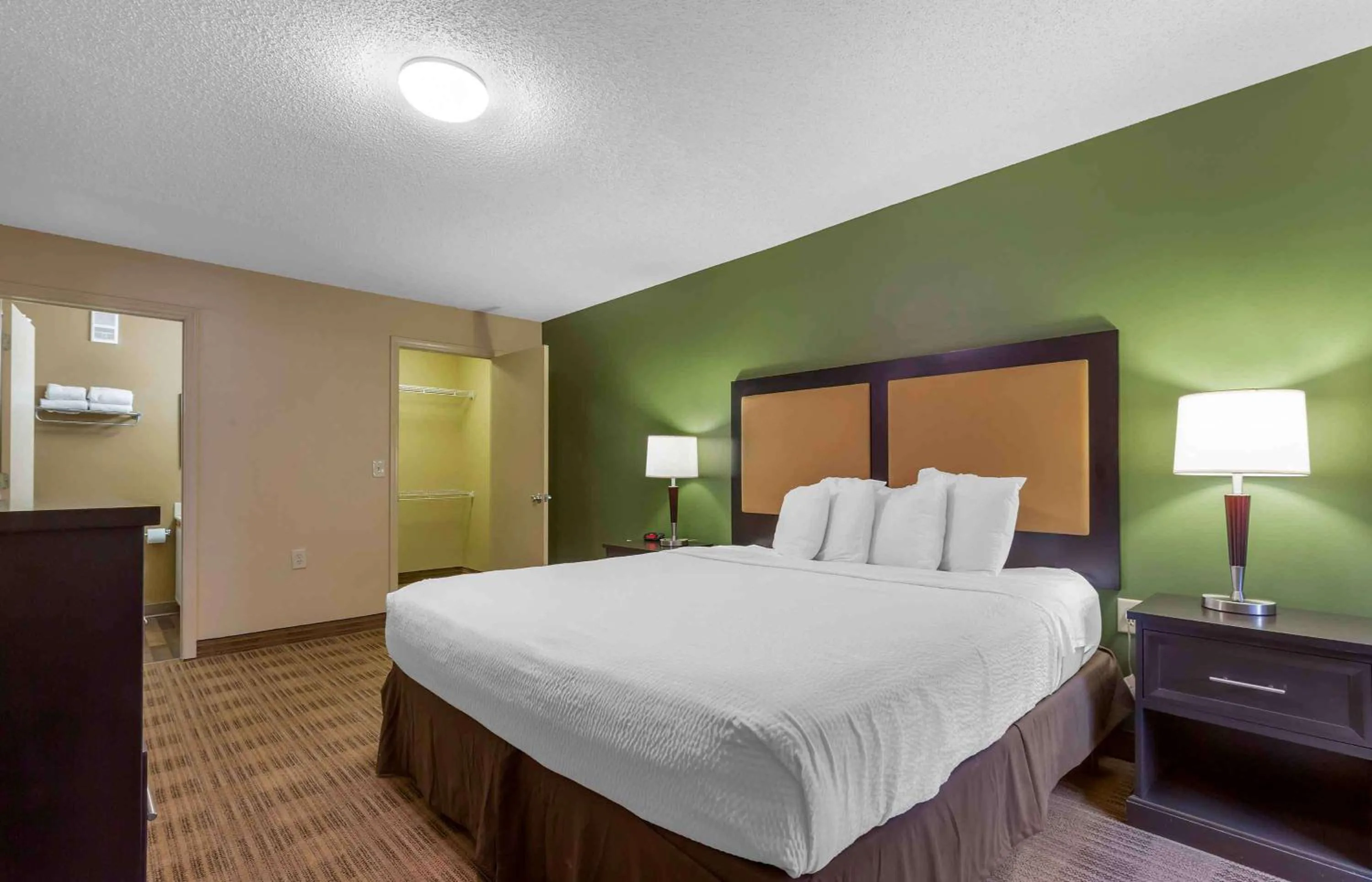 Bedroom in Extended Stay America Suites - Raleigh - Cary - Harrison Ave