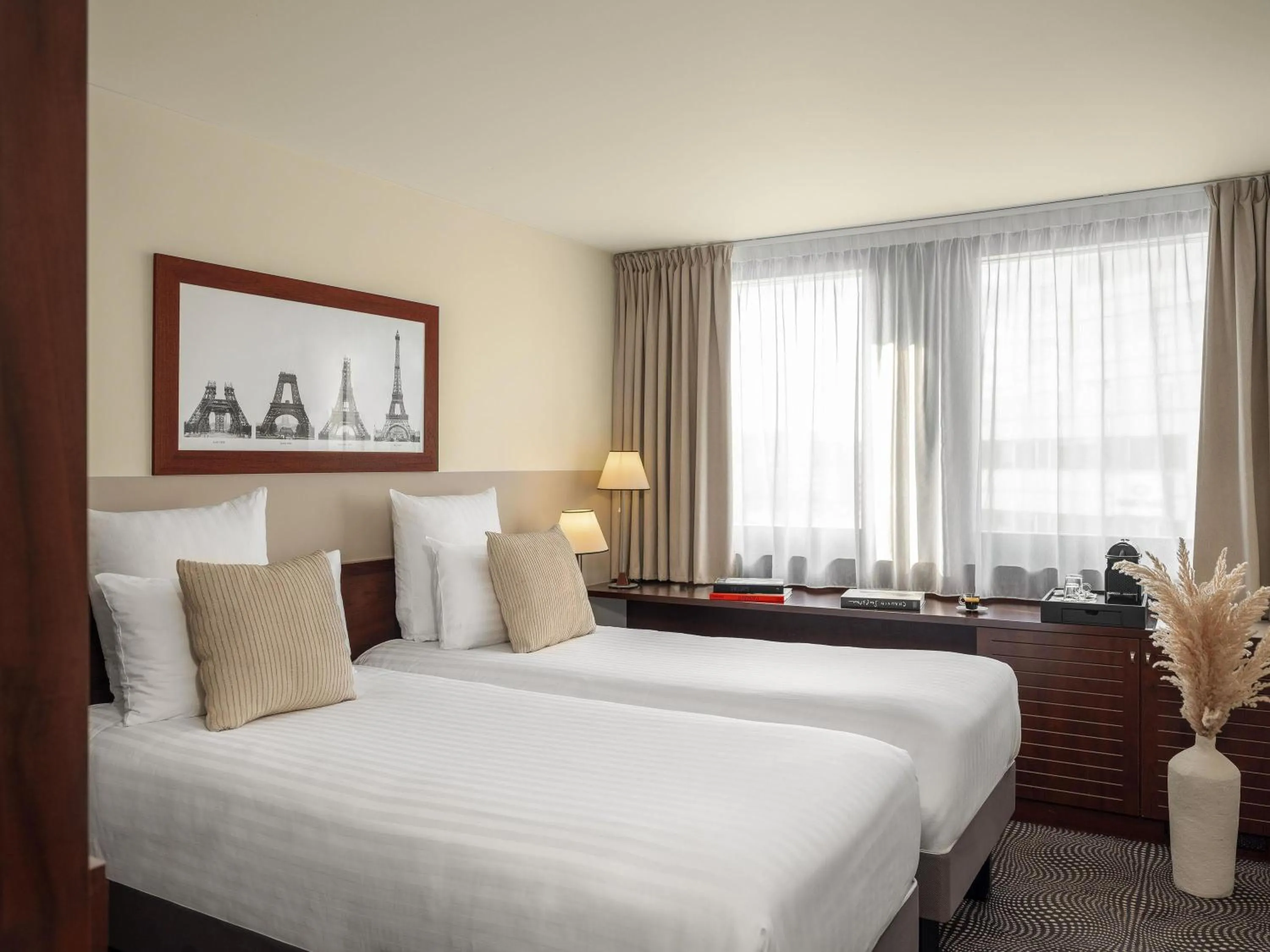 Superior Twin Room in Mercure Paris Gare Montparnasse TGV