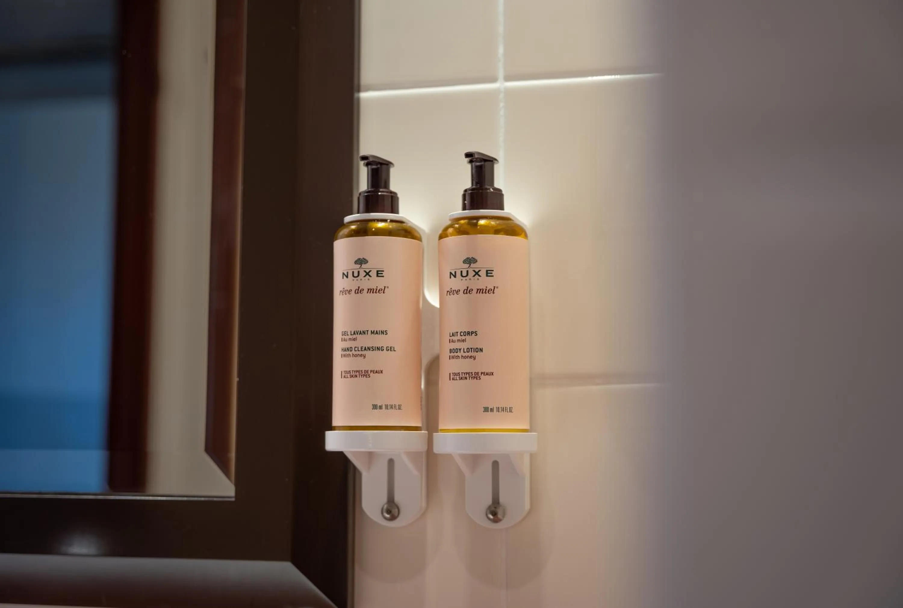 Bathroom in Mercure Paris Gare Montparnasse TGV