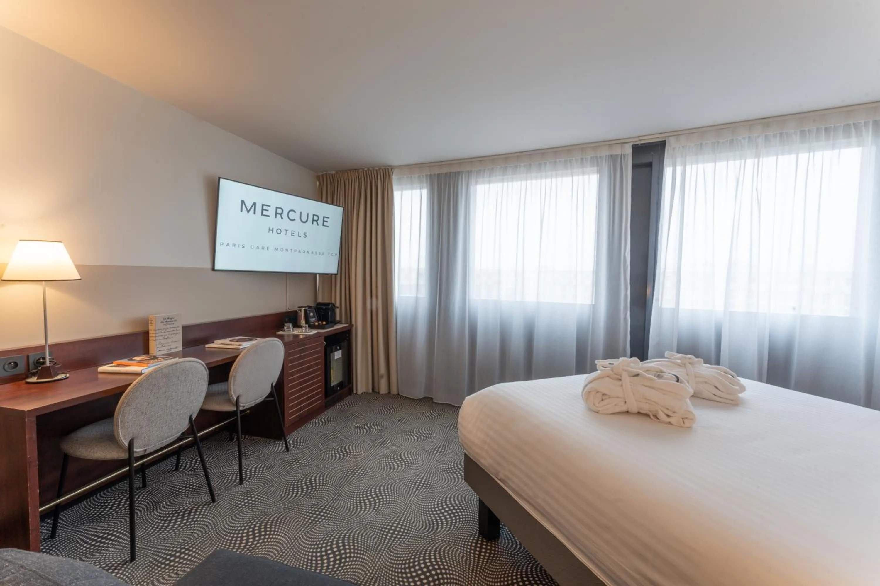 Bedroom, Bed in Mercure Paris Gare Montparnasse TGV