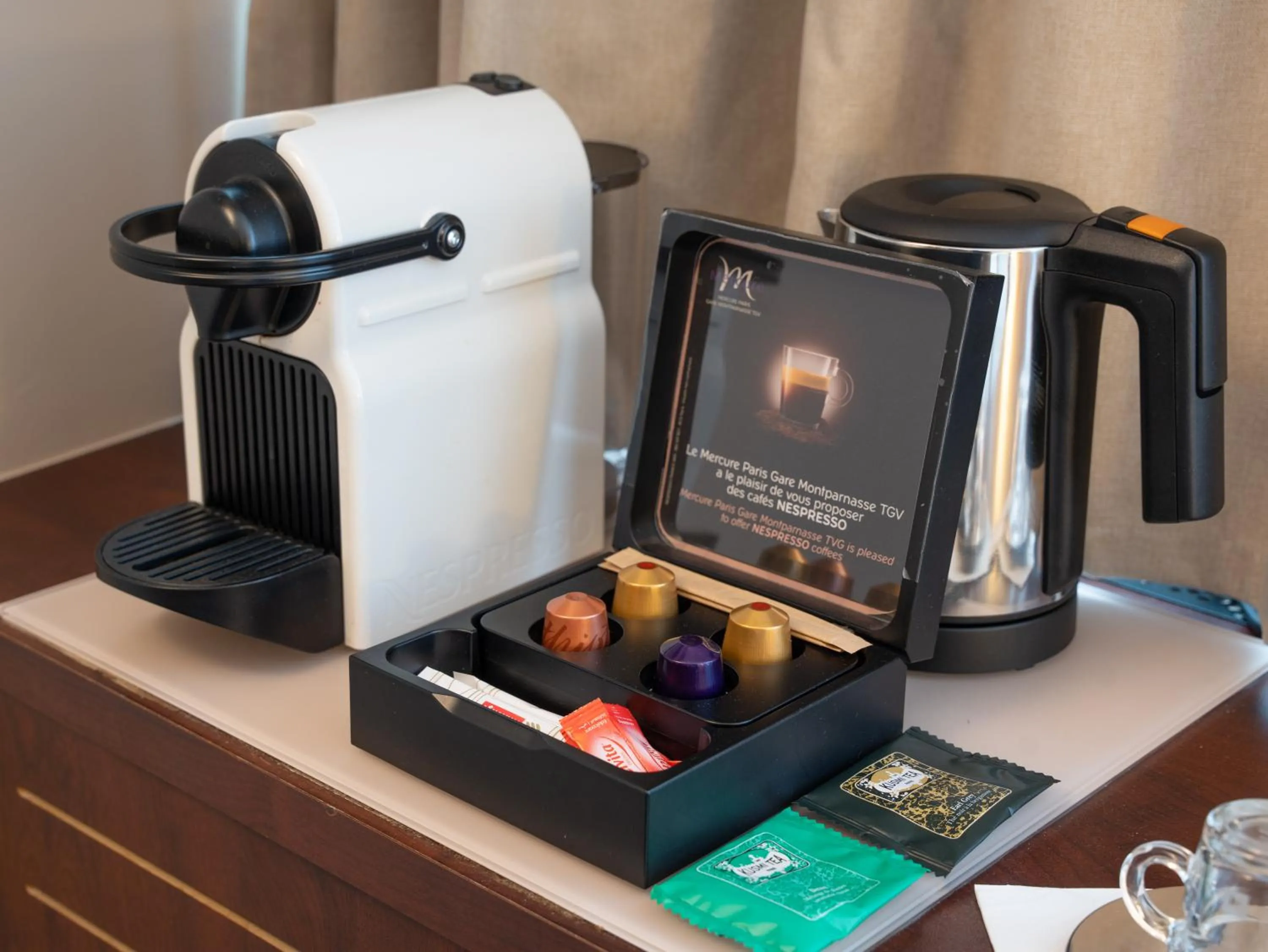 Coffee/tea facilities in Mercure Paris Gare Montparnasse TGV