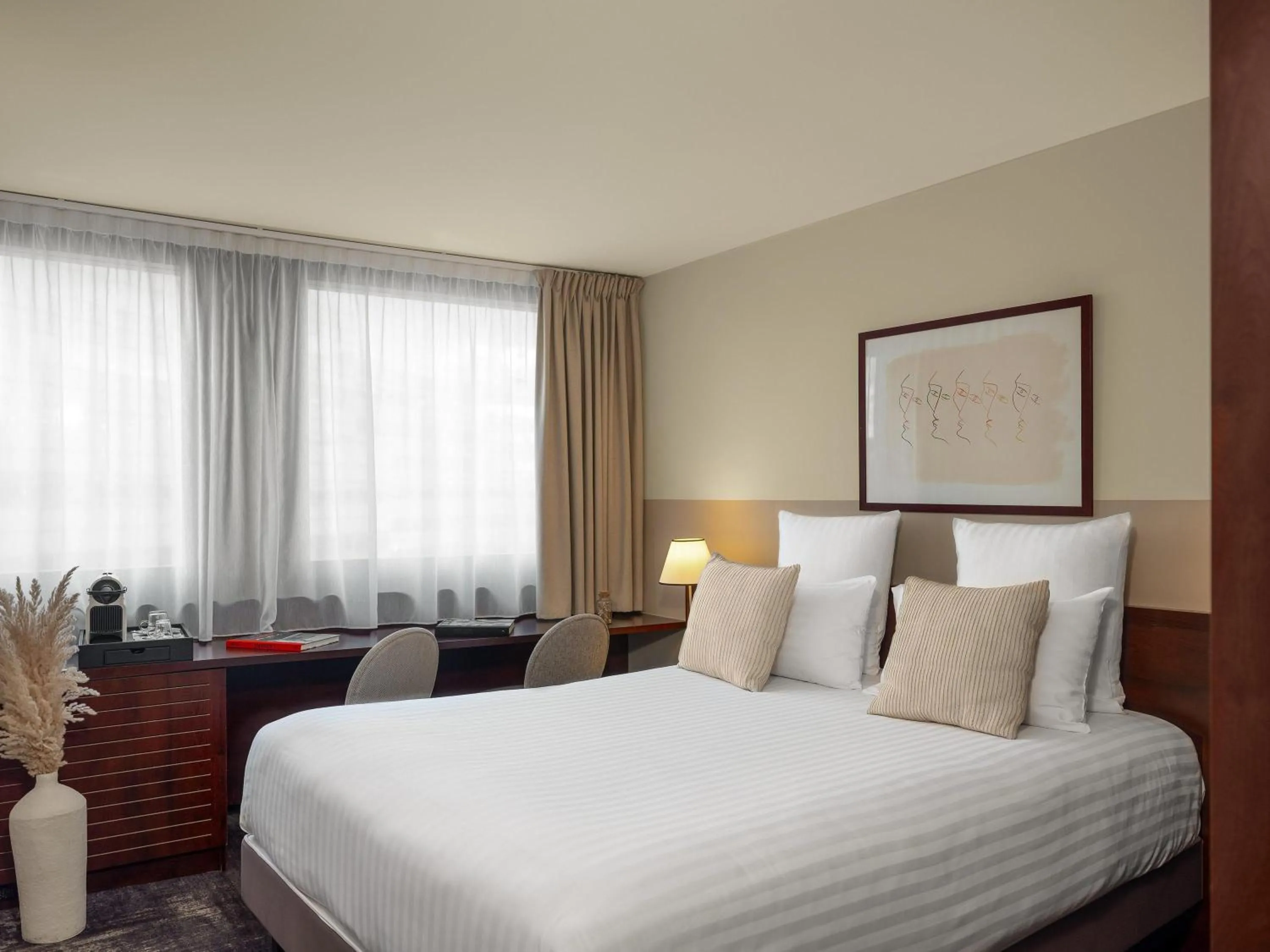 Bedroom, Bed in Mercure Paris Gare Montparnasse TGV