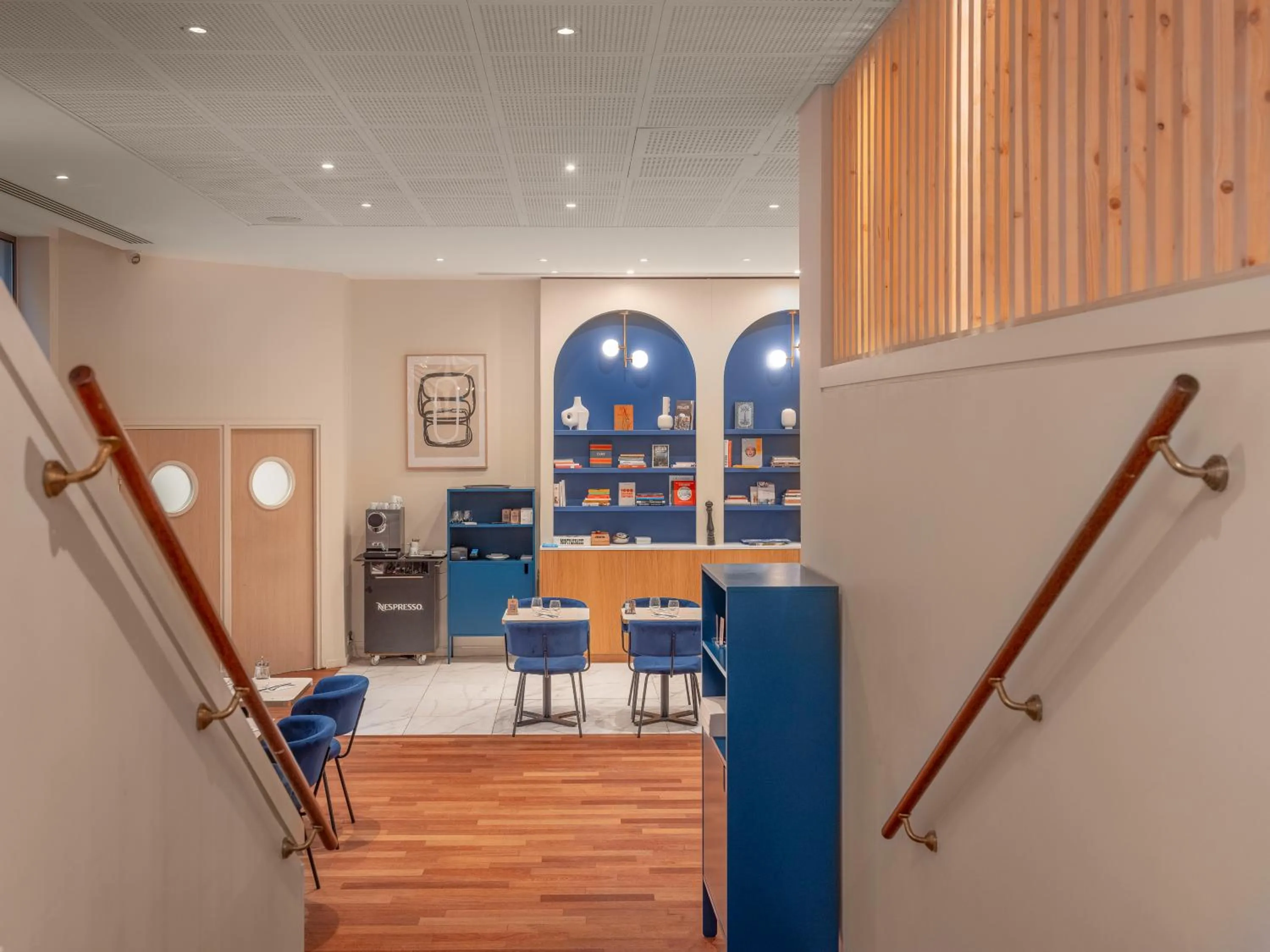 Restaurant/places to eat in Mercure Paris Gare Montparnasse TGV