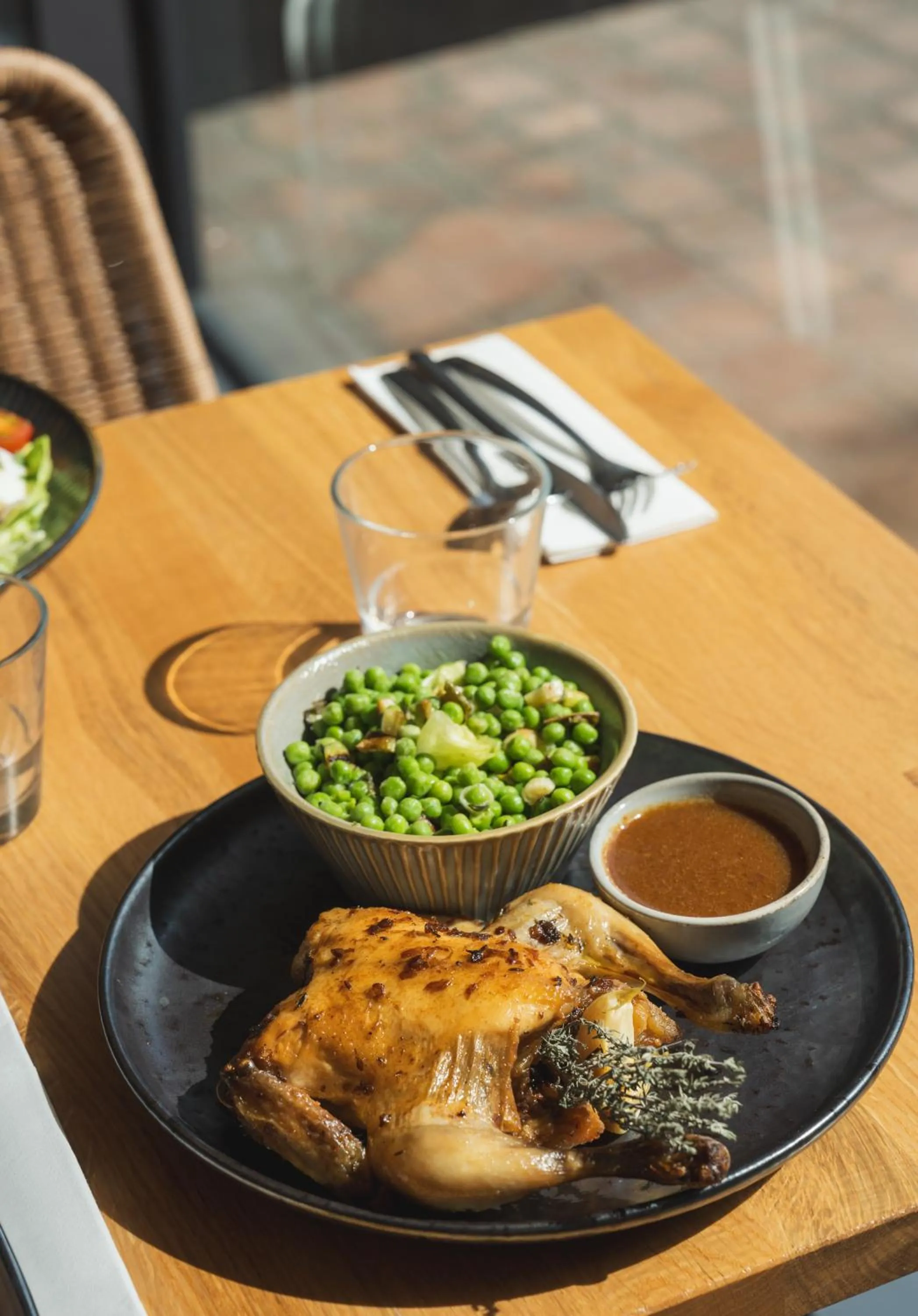 Restaurant/places to eat in Mercure Paris Gare Montparnasse TGV