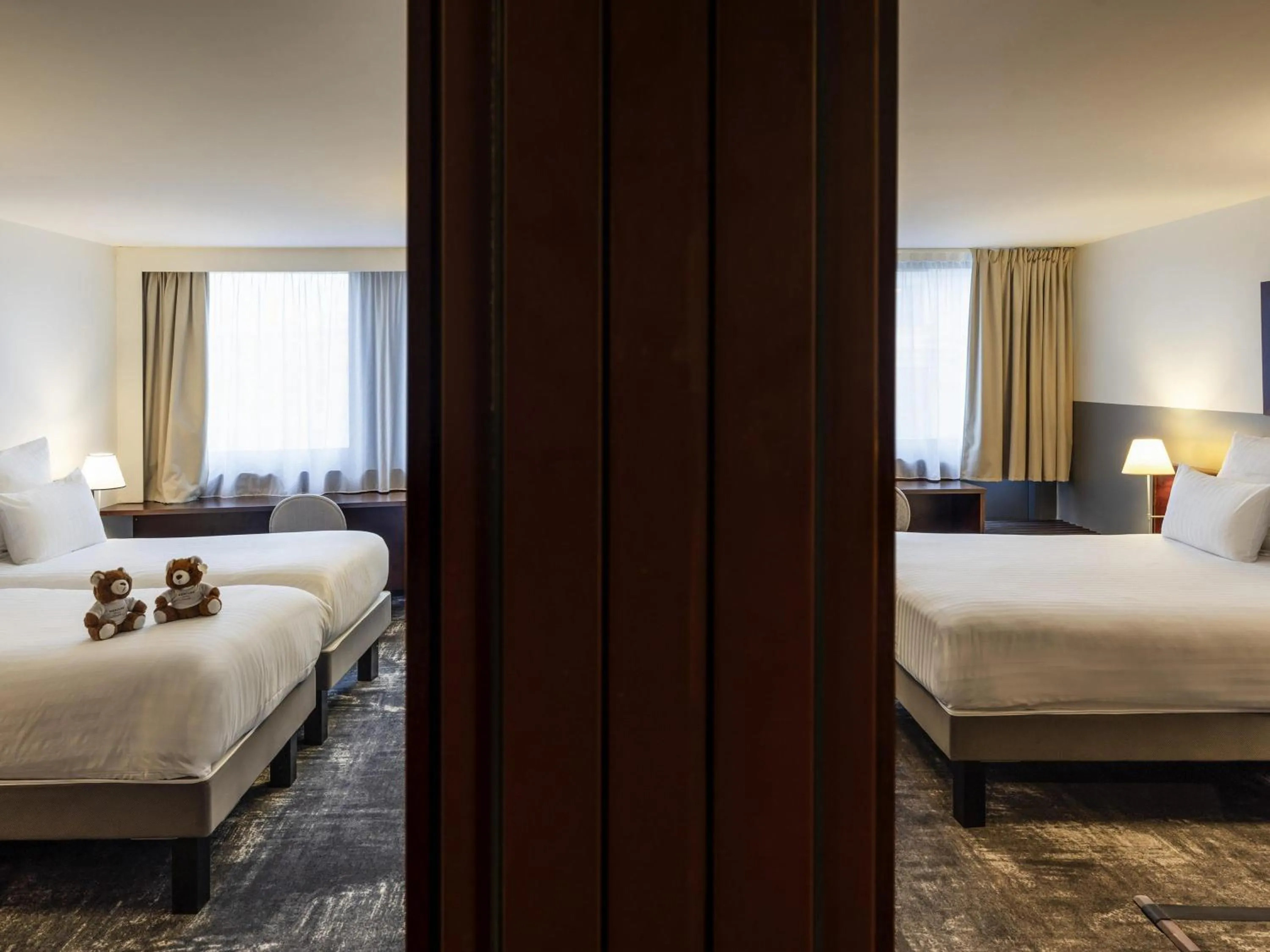 Bedroom, Bed in Mercure Paris Gare Montparnasse TGV