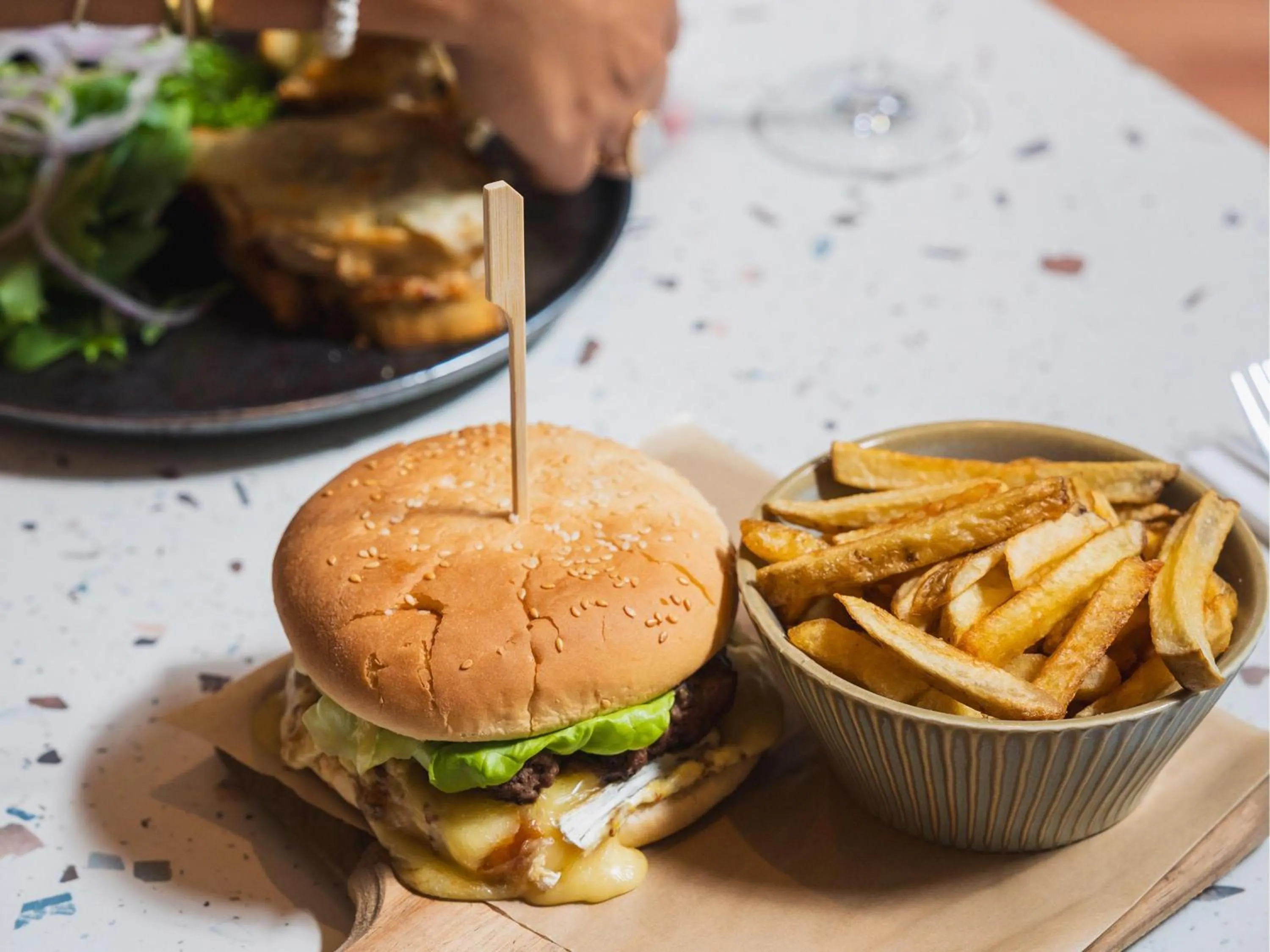 Restaurant/places to eat in Mercure Paris Gare Montparnasse TGV