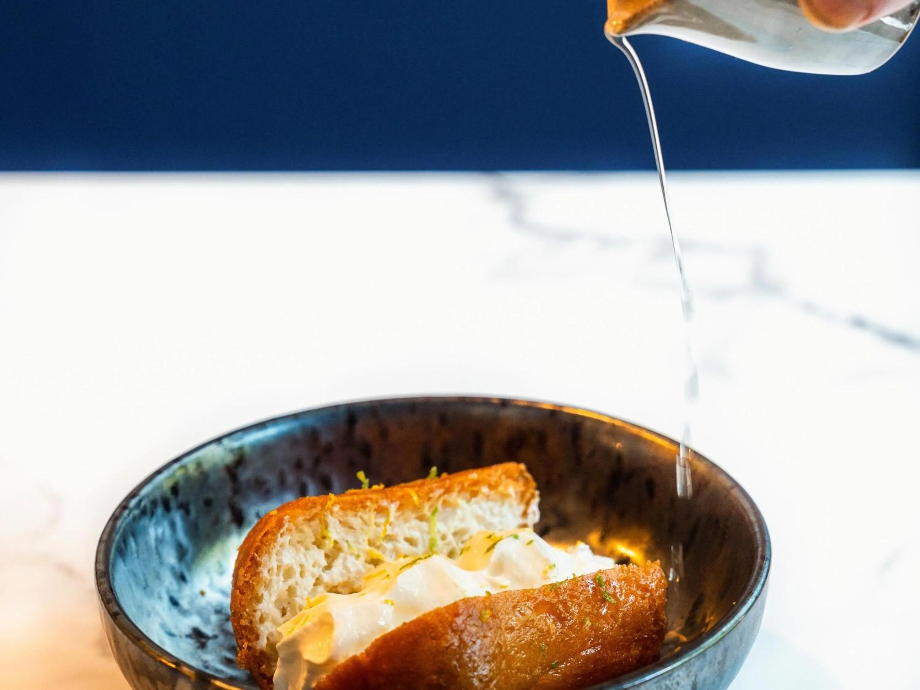 Restaurant/places to eat in Mercure Paris Gare Montparnasse TGV