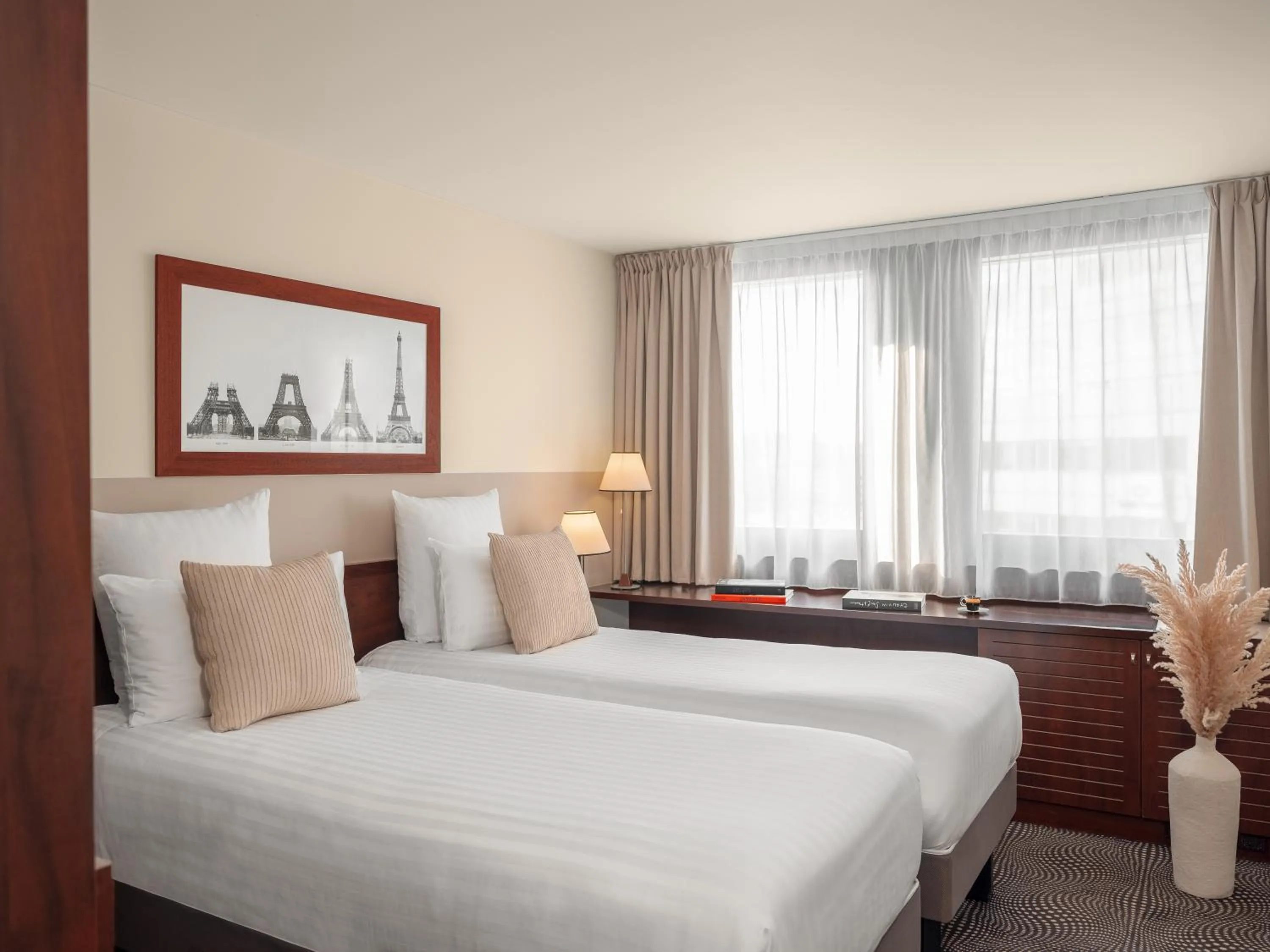 Bedroom, Bed in Mercure Paris Gare Montparnasse TGV