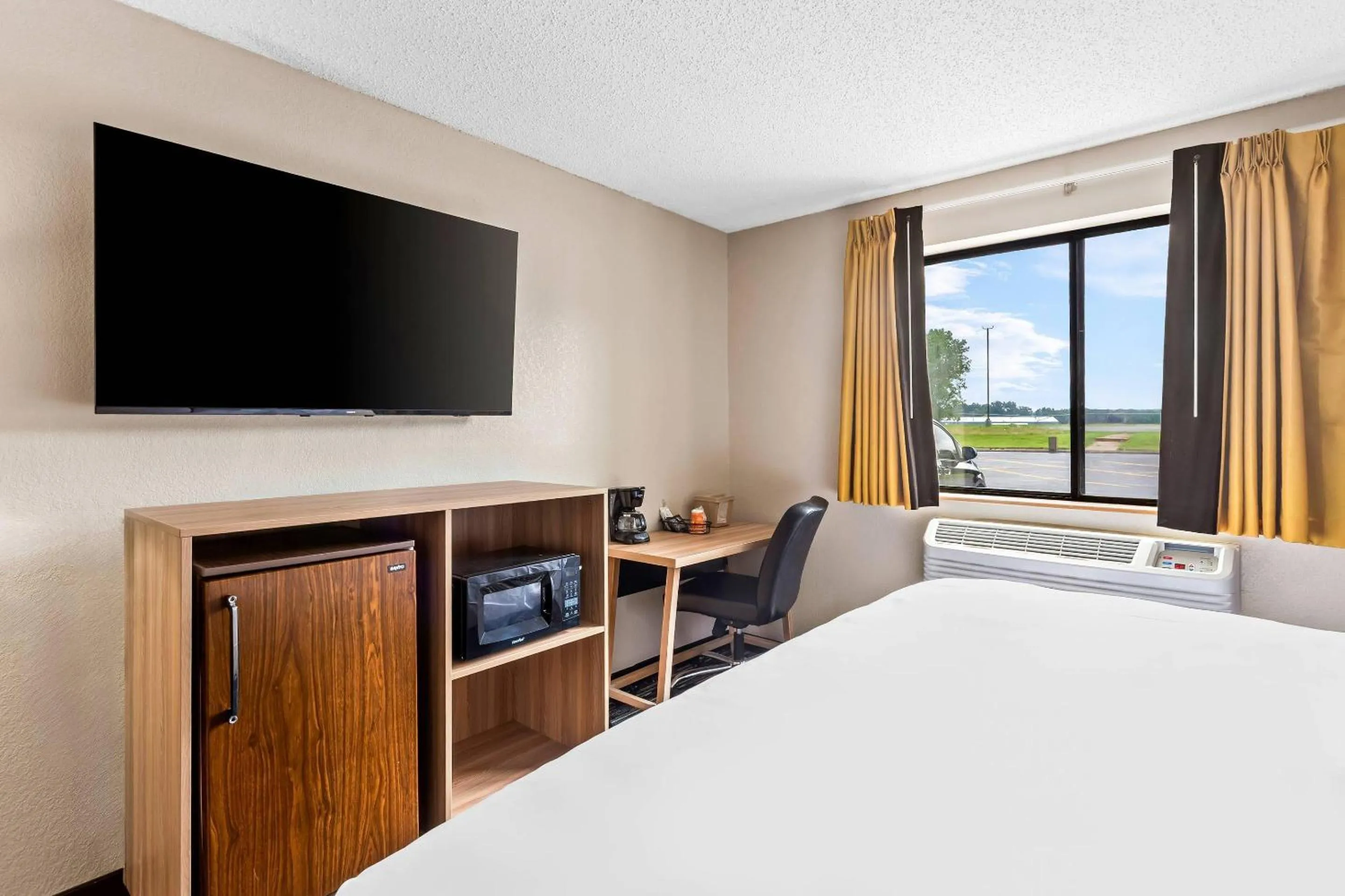 Bedroom, Bed in Quality Inn & Suites Howe - Sturgis