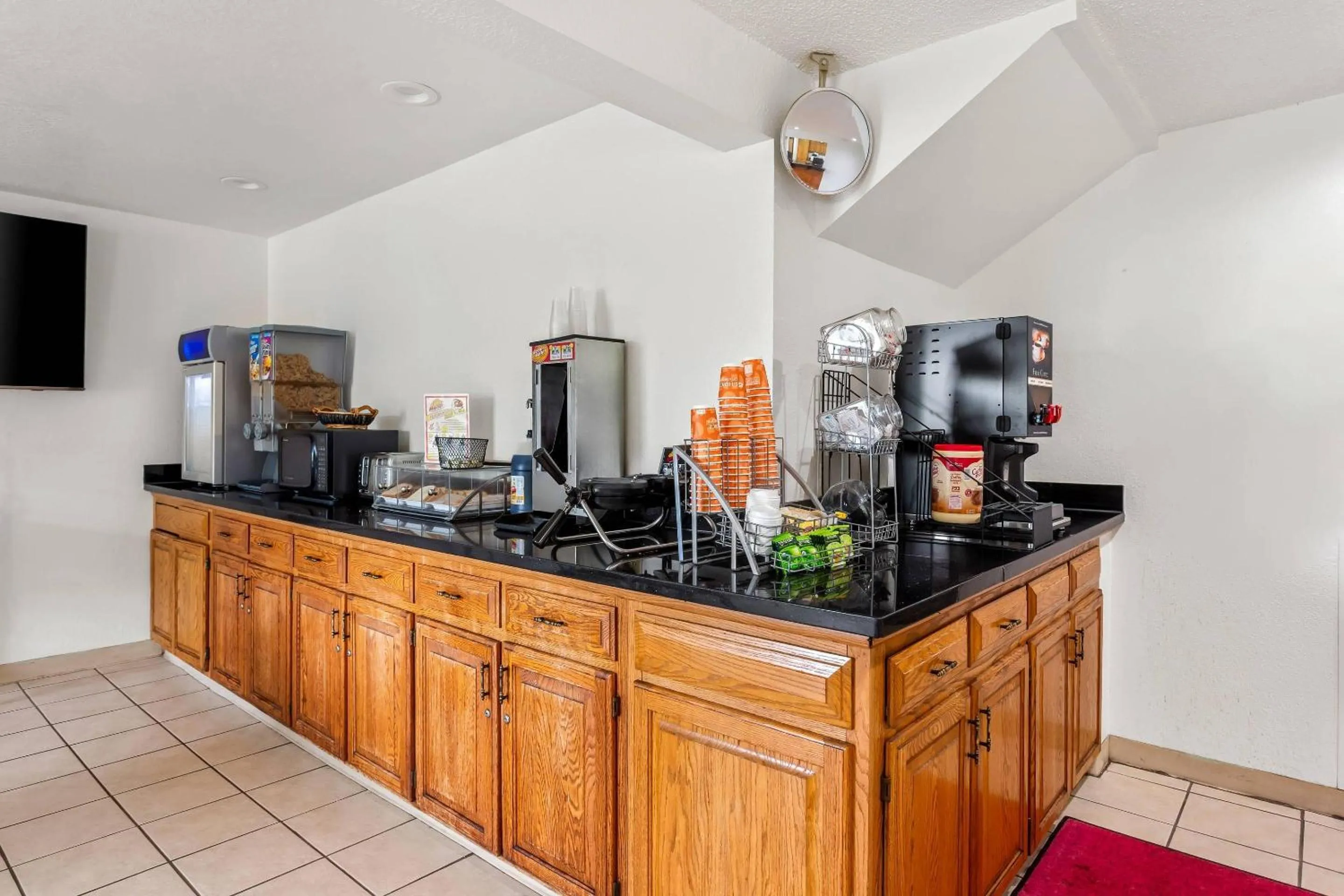 Breakfast in Quality Inn & Suites Howe - Sturgis