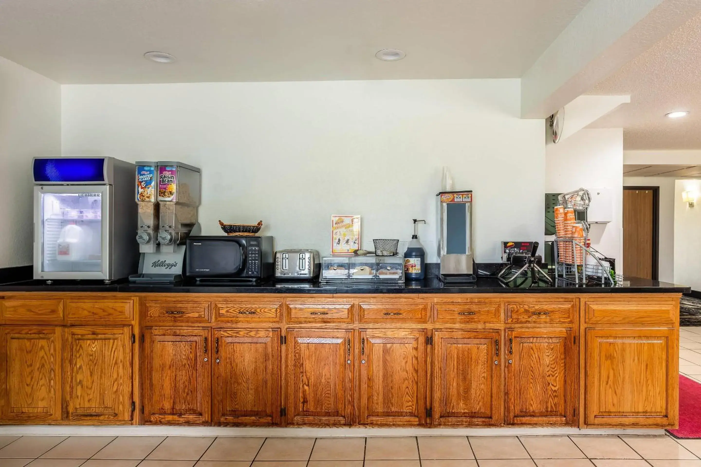 Breakfast in Quality Inn & Suites Howe - Sturgis Breakfast in Quality Inn & Suites Howe - Sturgis