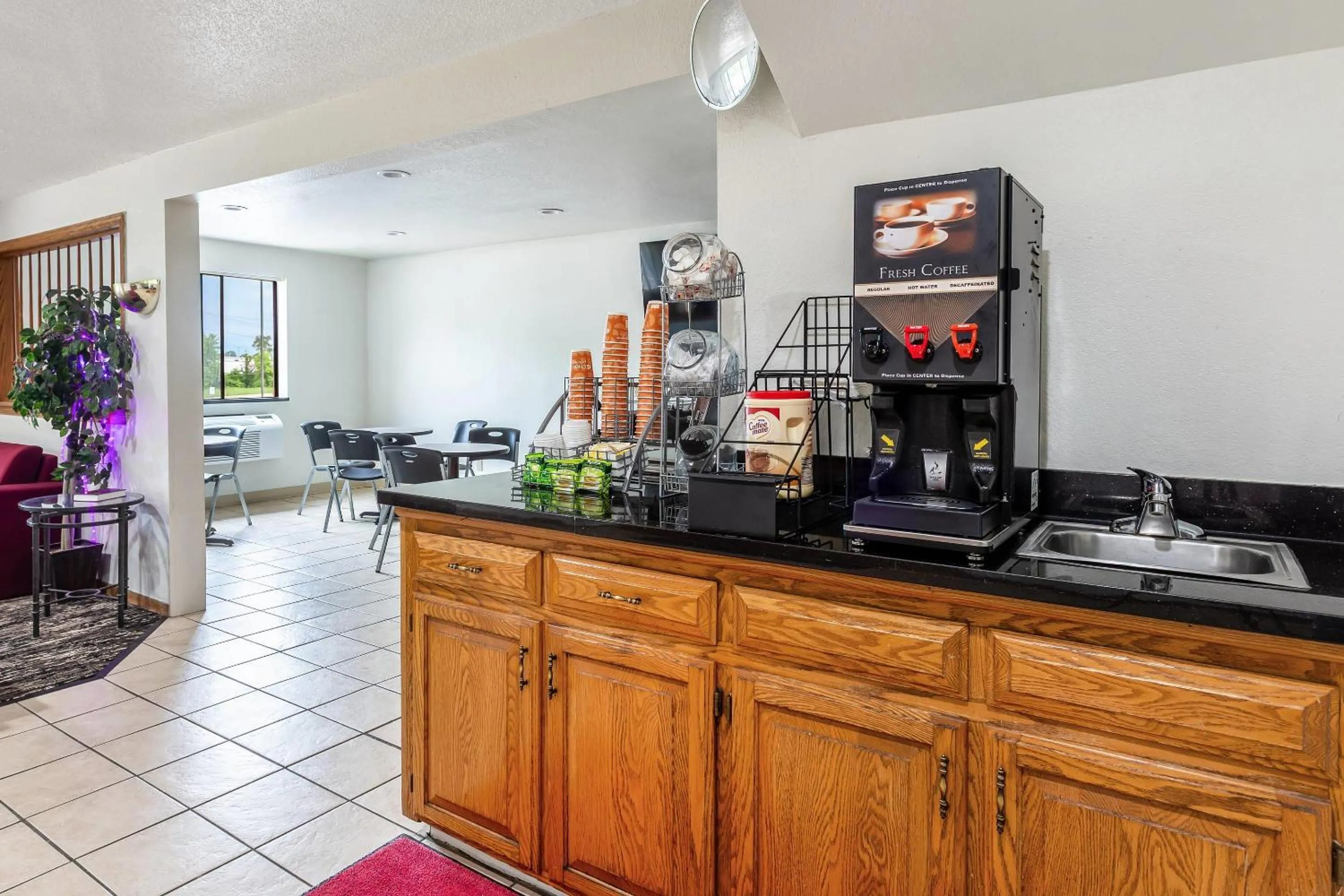 Breakfast in Quality Inn & Suites Howe - Sturgis