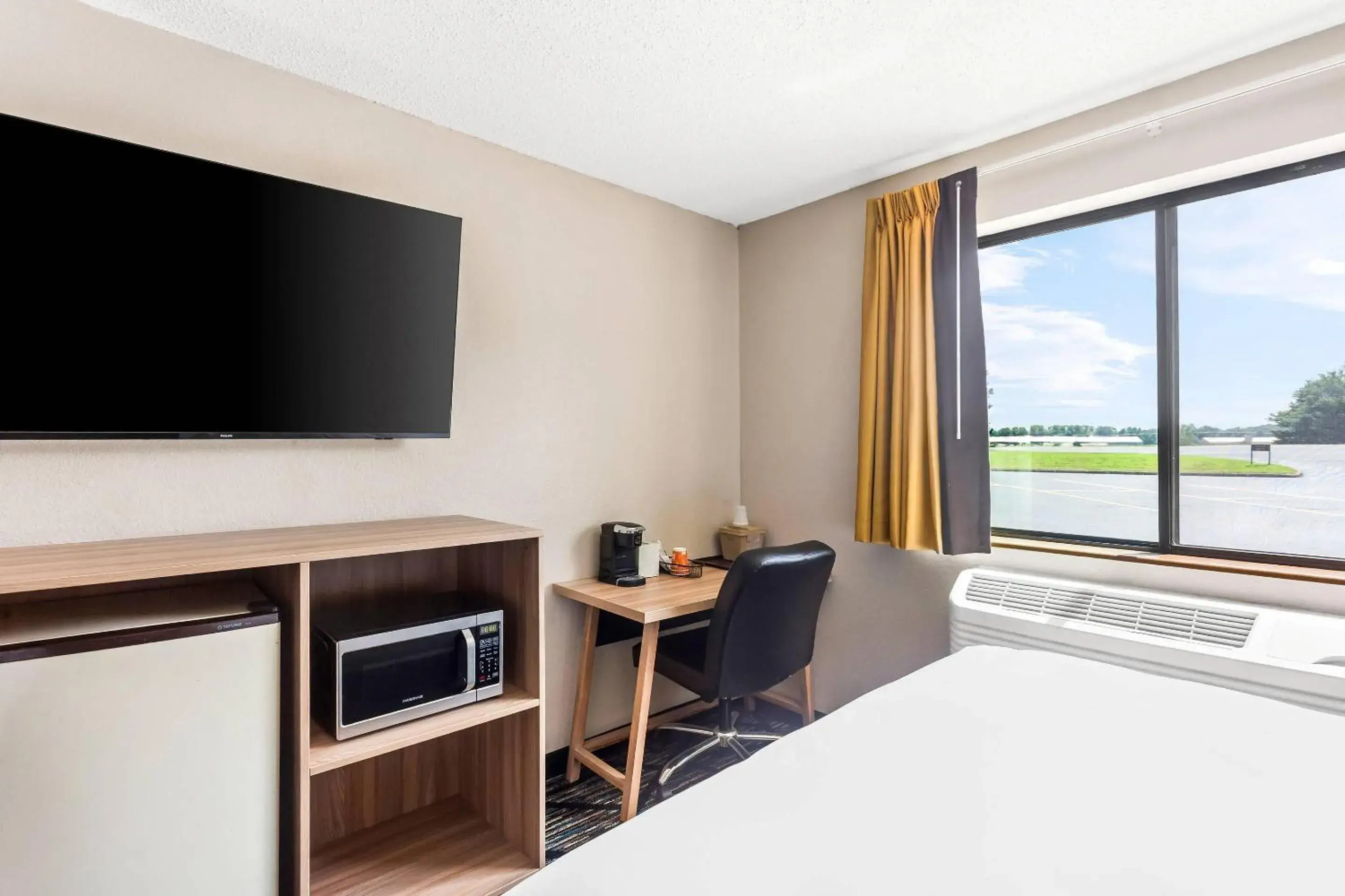 Bedroom, Bed in Quality Inn & Suites Howe - Sturgis Bedroom, Bed in Quality Inn & Suites Howe - Sturgis