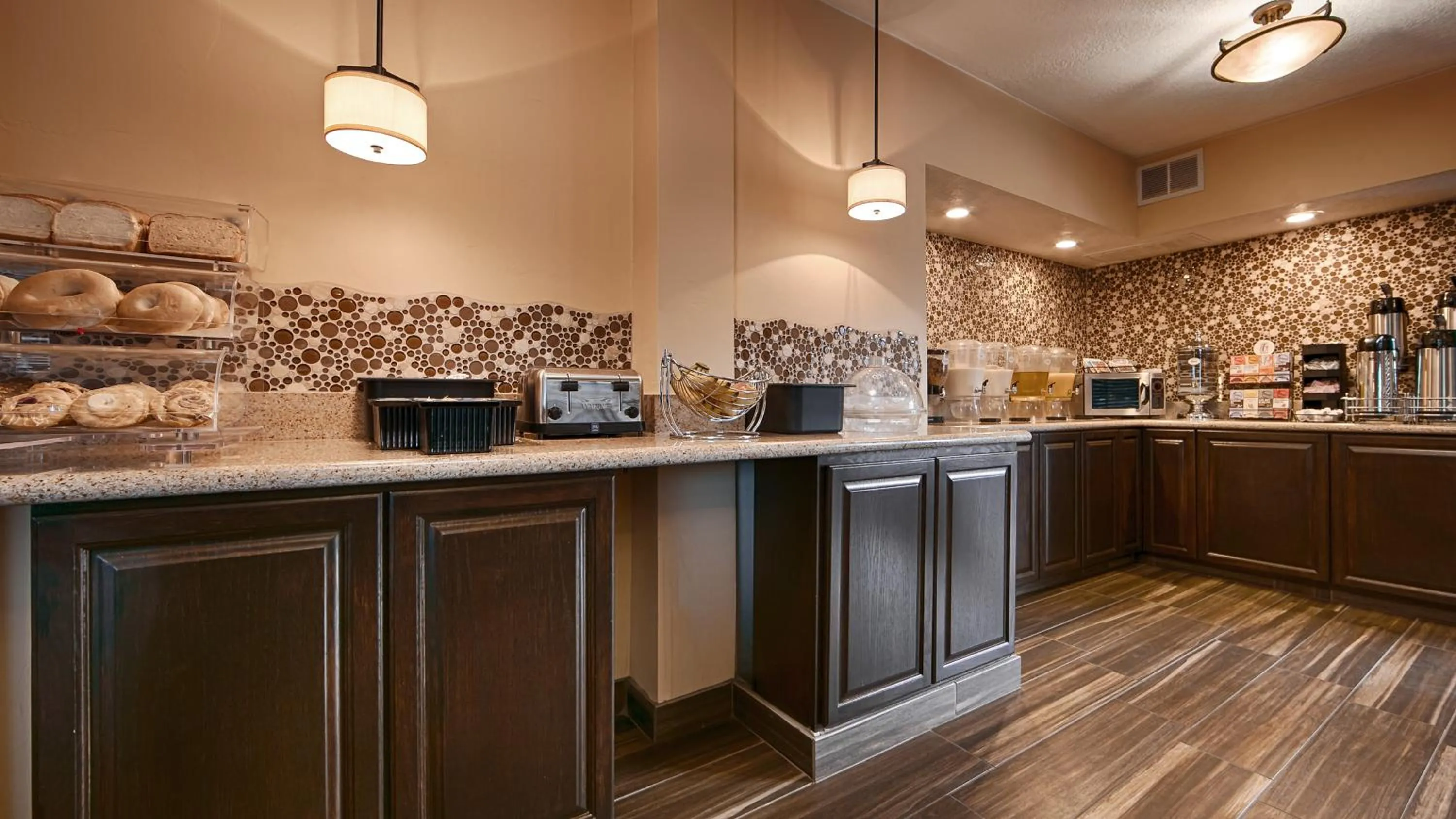 Restaurant/places to eat, Kitchen/Kitchenette in Baymont by Wyndham Cedar City