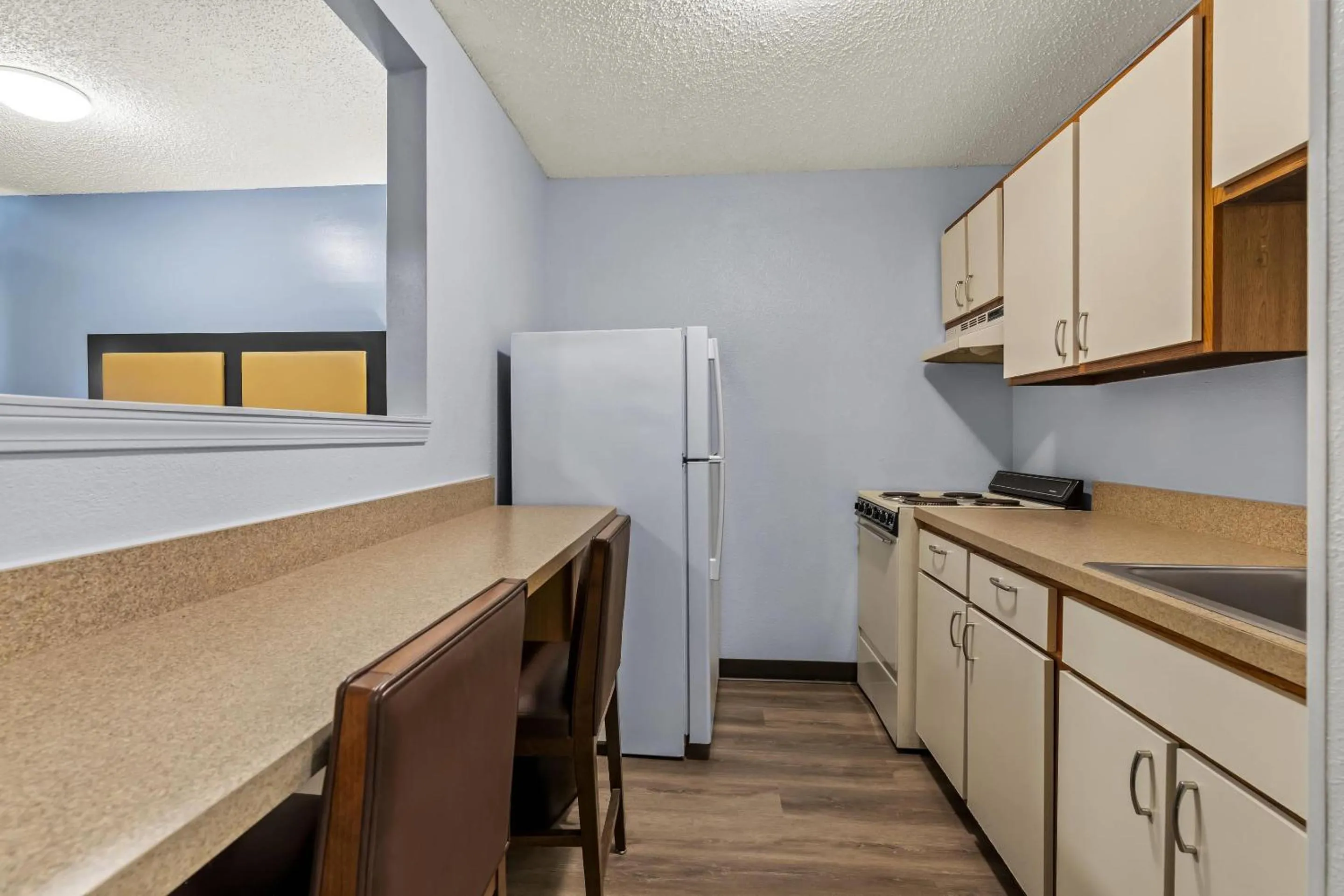 Kitchen or kitchenette in Suburban Studios Brentwood - Nashville