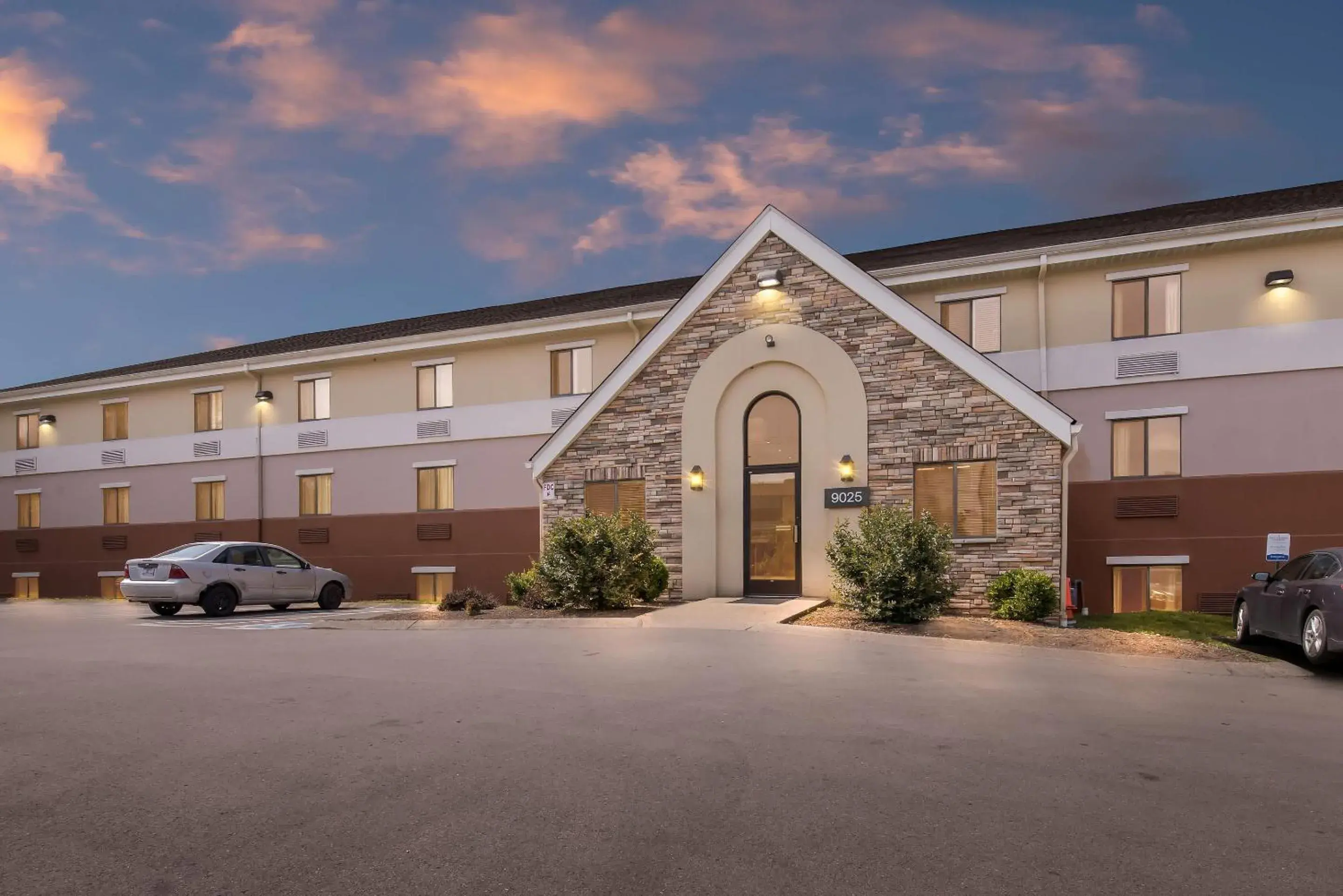 Property building in Suburban Studios Brentwood - Nashville Property building in Suburban Studios Brentwood - Nashville