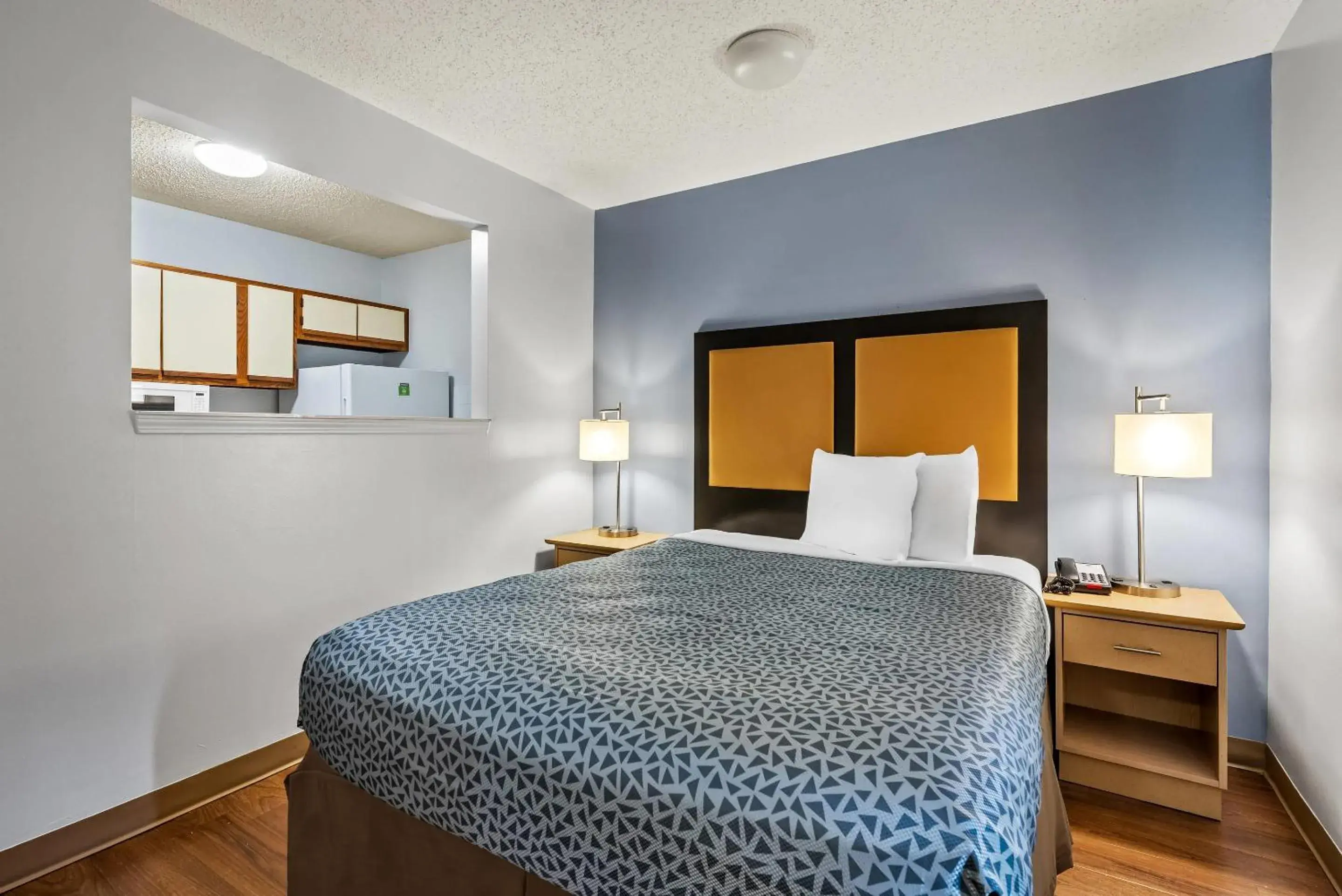 Bed in Suburban Studios Brentwood - Nashville Bed in Suburban Studios Brentwood - Nashville