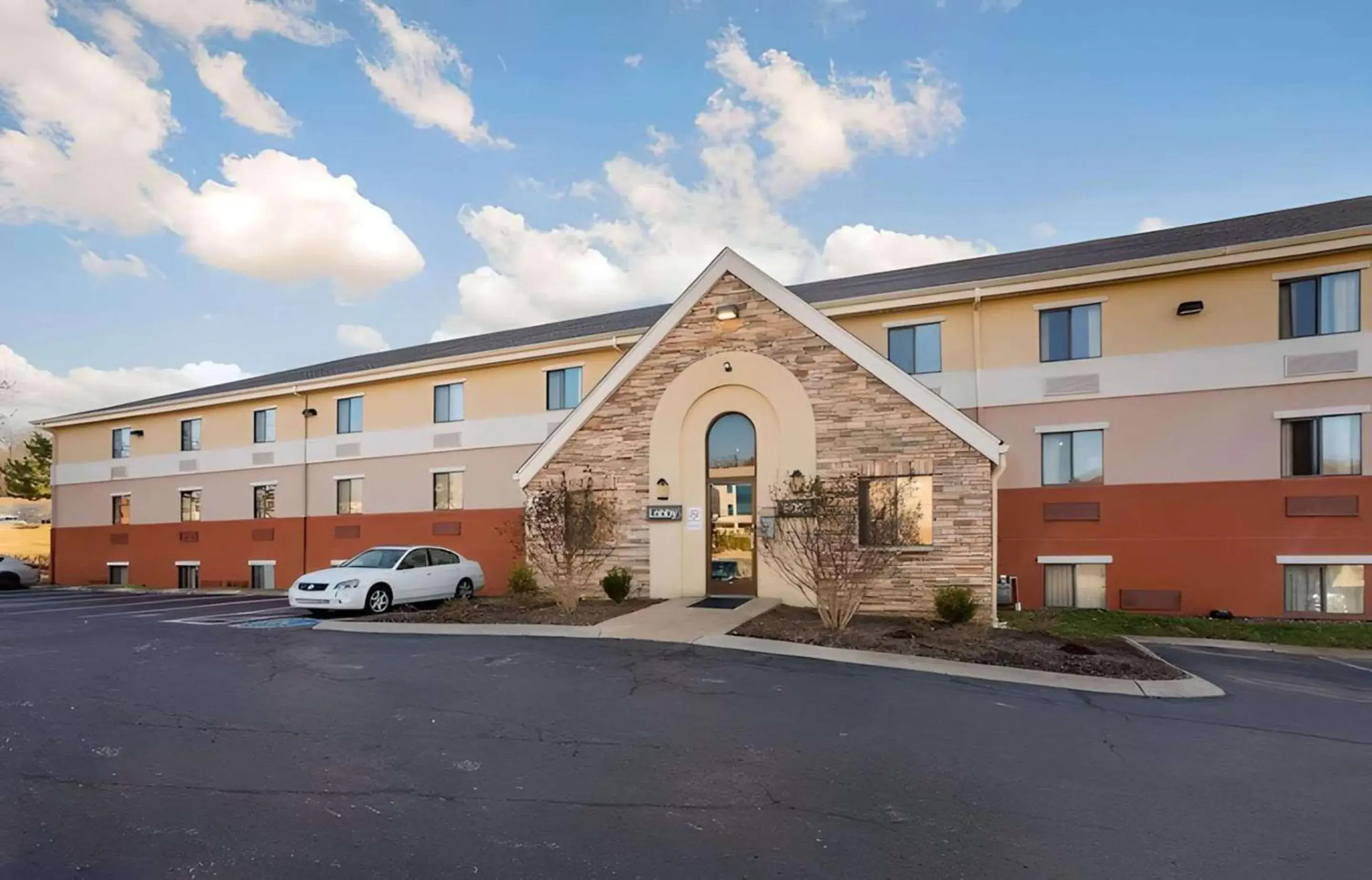 Property building in Suburban Studios Brentwood - Nashville Property building in Suburban Studios Brentwood - Nashville