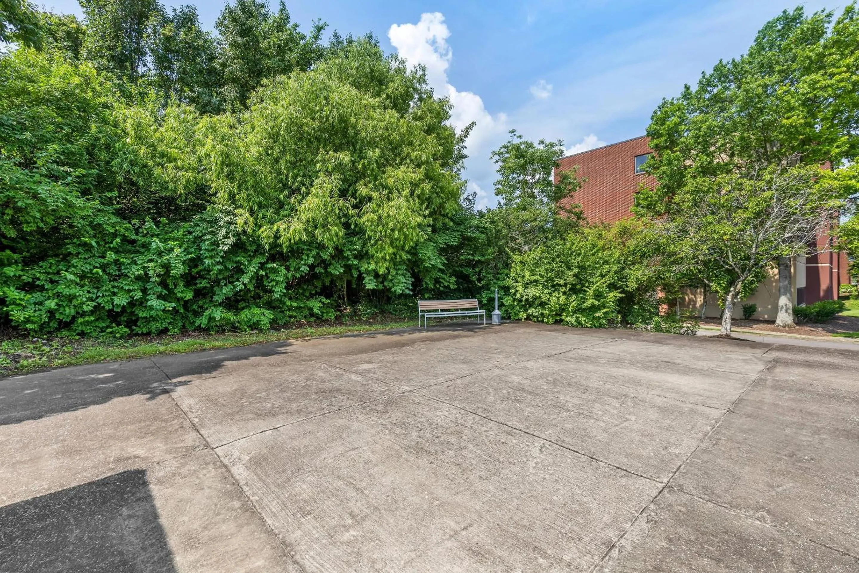 Natural landscape in Suburban Studios Brentwood - Nashville