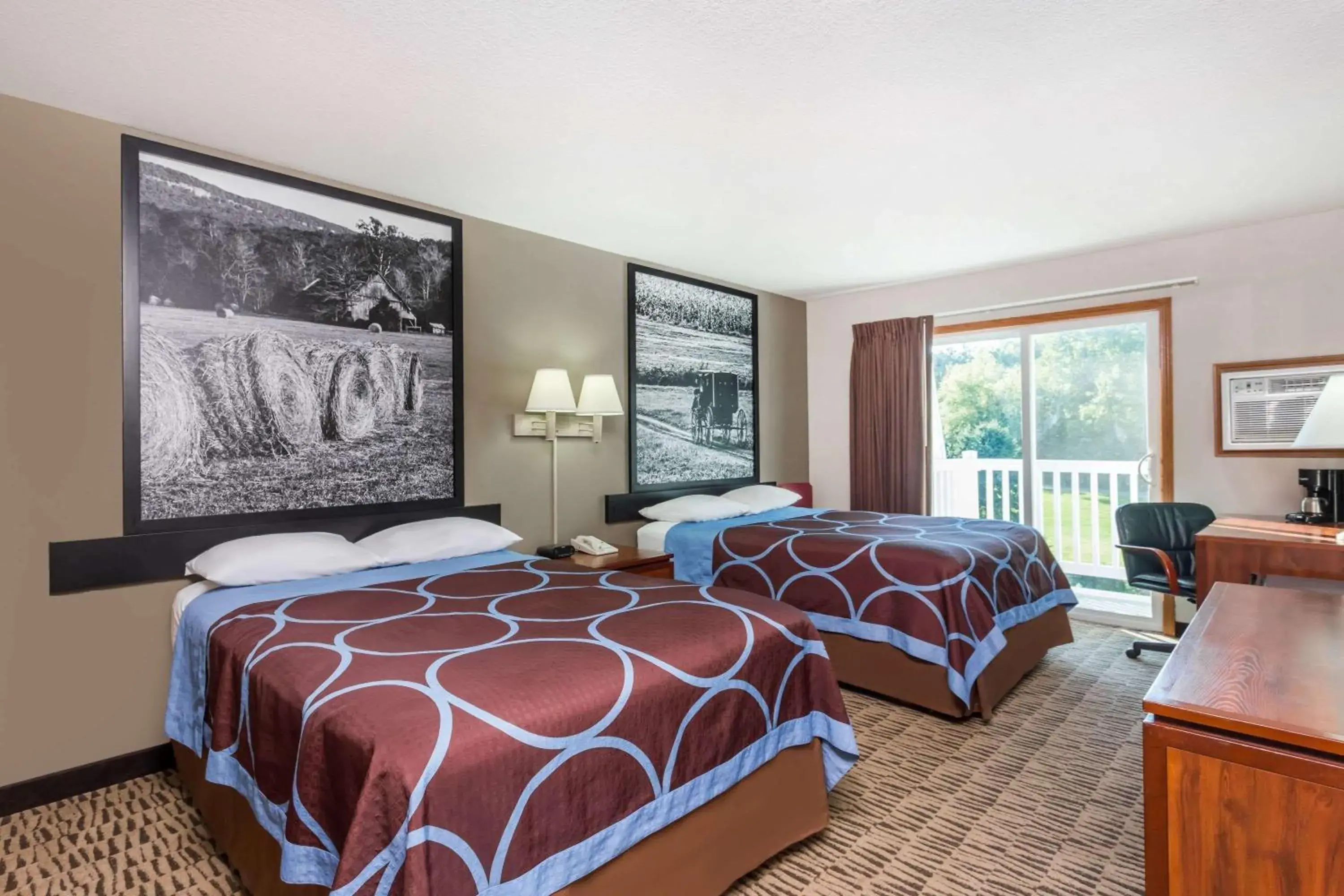 Deluxe Double Room with Two Double Beds - Non-Smoking in Super 8 by Wyndham Platteville Deluxe Double Room with Two Double Beds - Non-Smoking in Super 8 by Wyndham Platteville