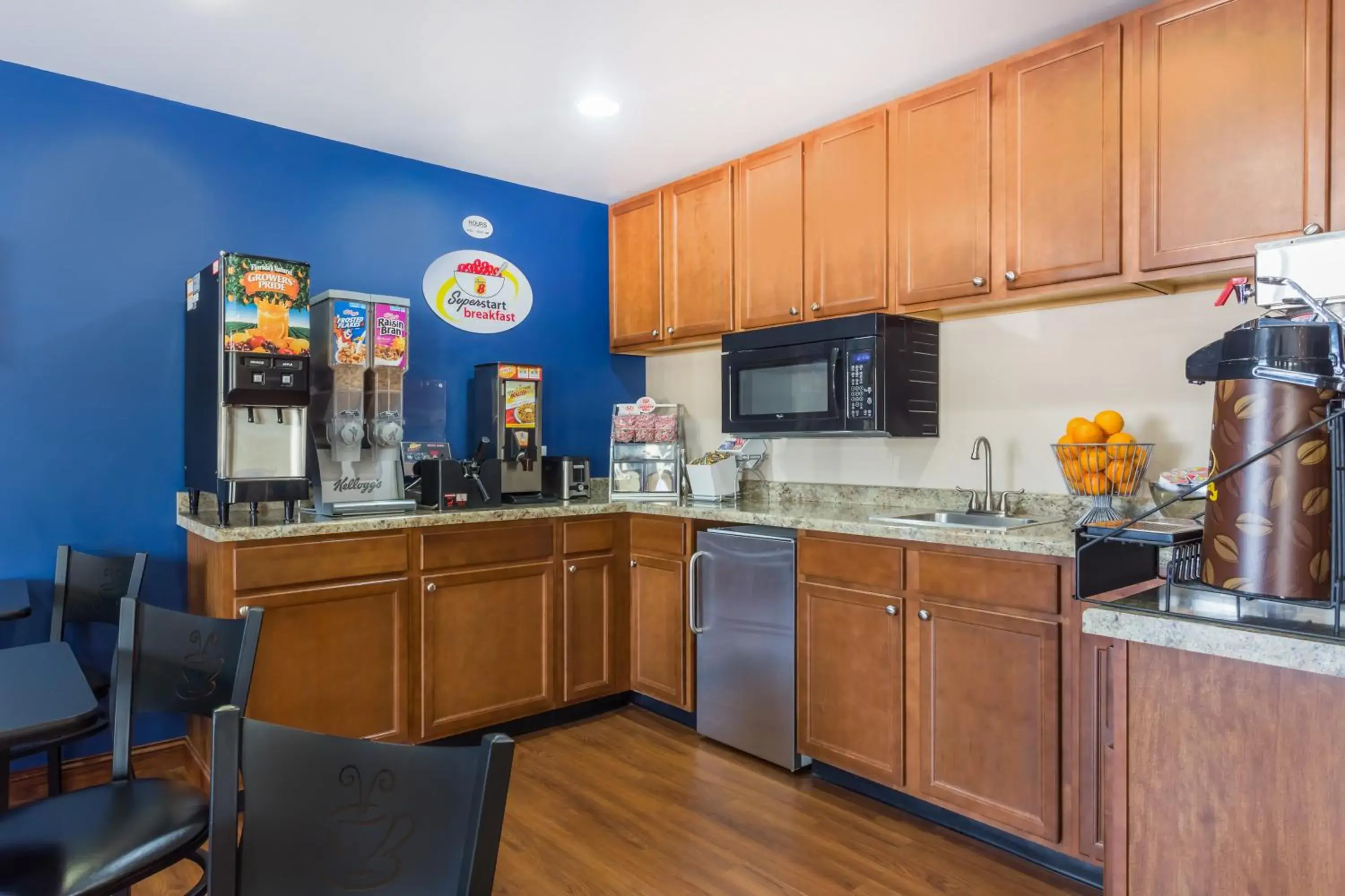 Continental breakfast in Super 8 by Wyndham Platteville Continental breakfast in Super 8 by Wyndham Platteville