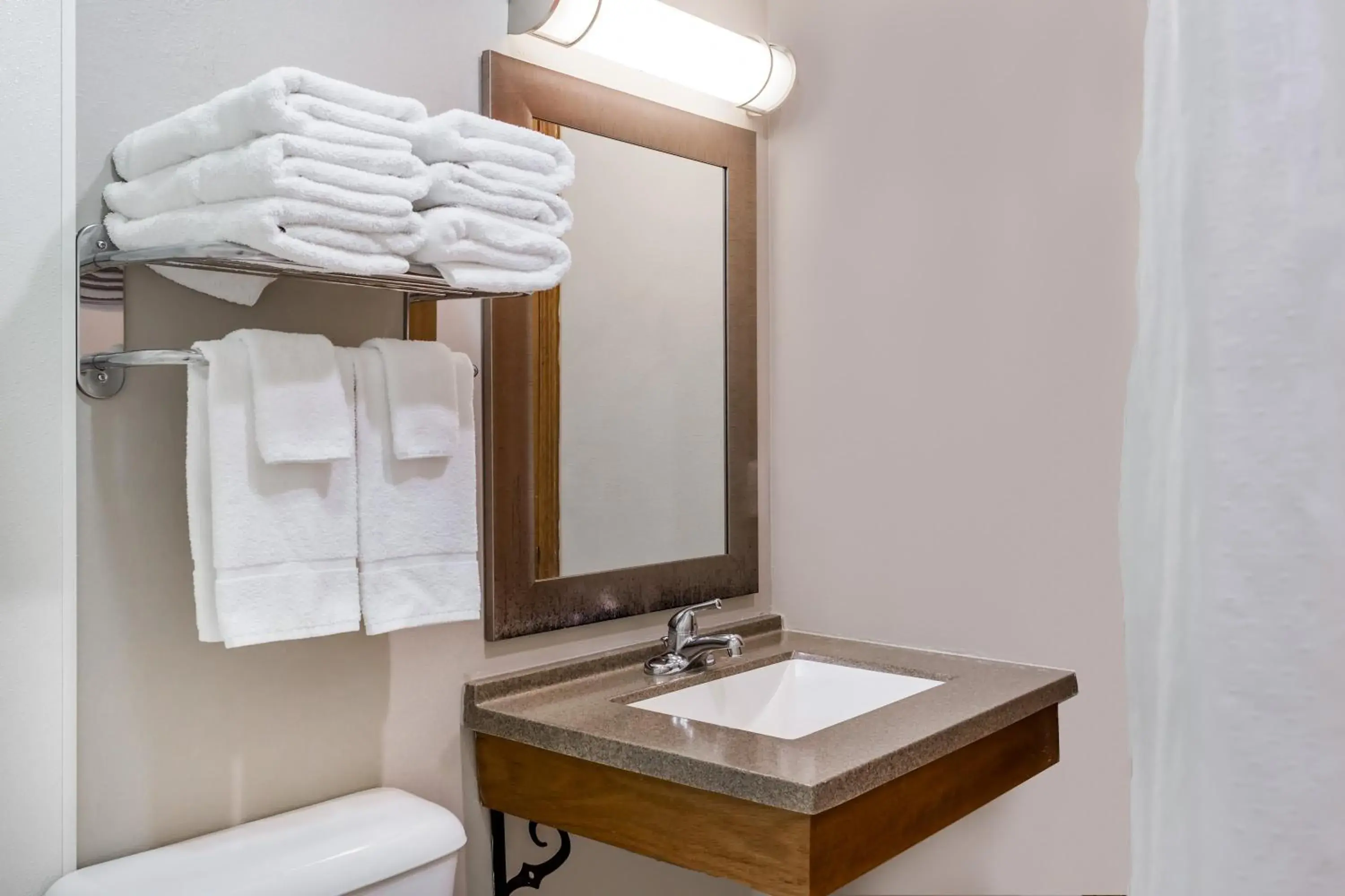 Queen Room - Non-Smoking in Super 8 by Wyndham Platteville Queen Room - Non-Smoking in Super 8 by Wyndham Platteville