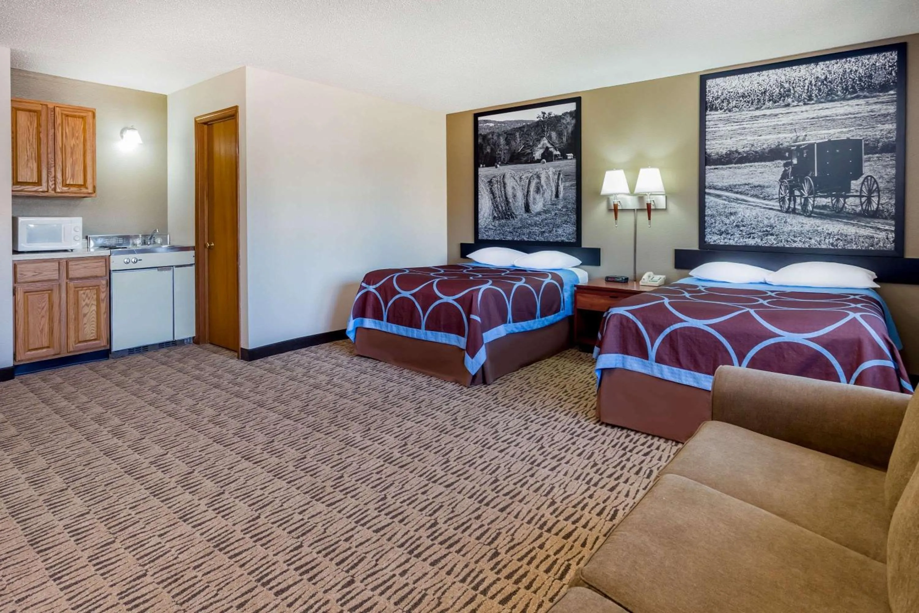 Photo of the whole room, Bed in Super 8 by Wyndham Platteville