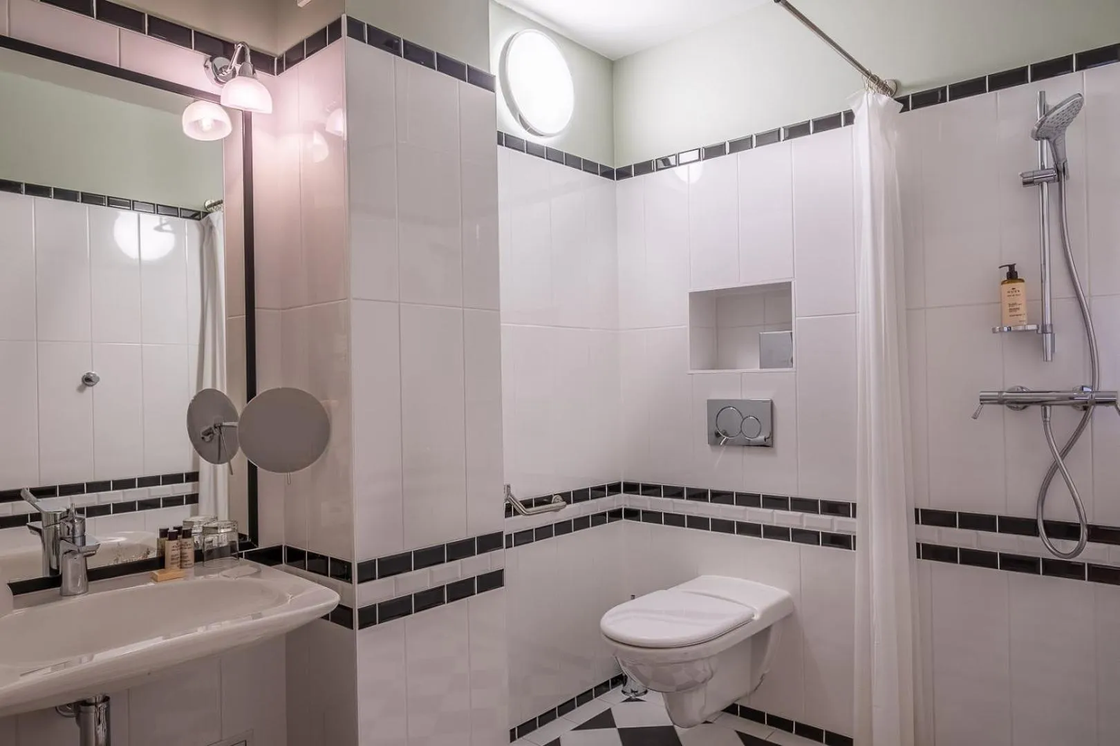 Bathroom in Hôtel Littéraire Gustave Flaubert, BW Signature Collection