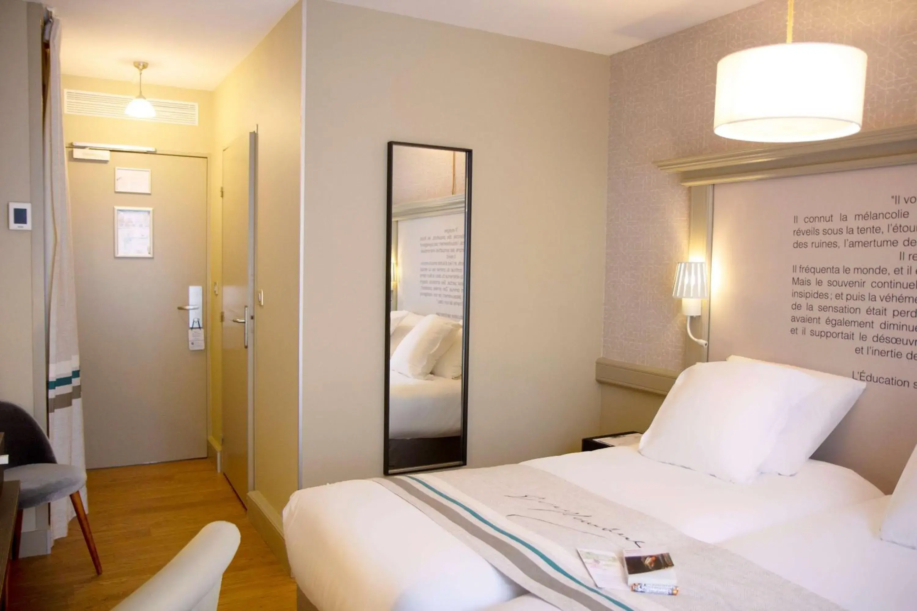 Photo of the whole room, Bed in Hôtel Littéraire Gustave Flaubert, BW Signature Collection Photo of the whole room, Bed in Hôtel Littéraire Gustave Flaubert, BW Signature Collection