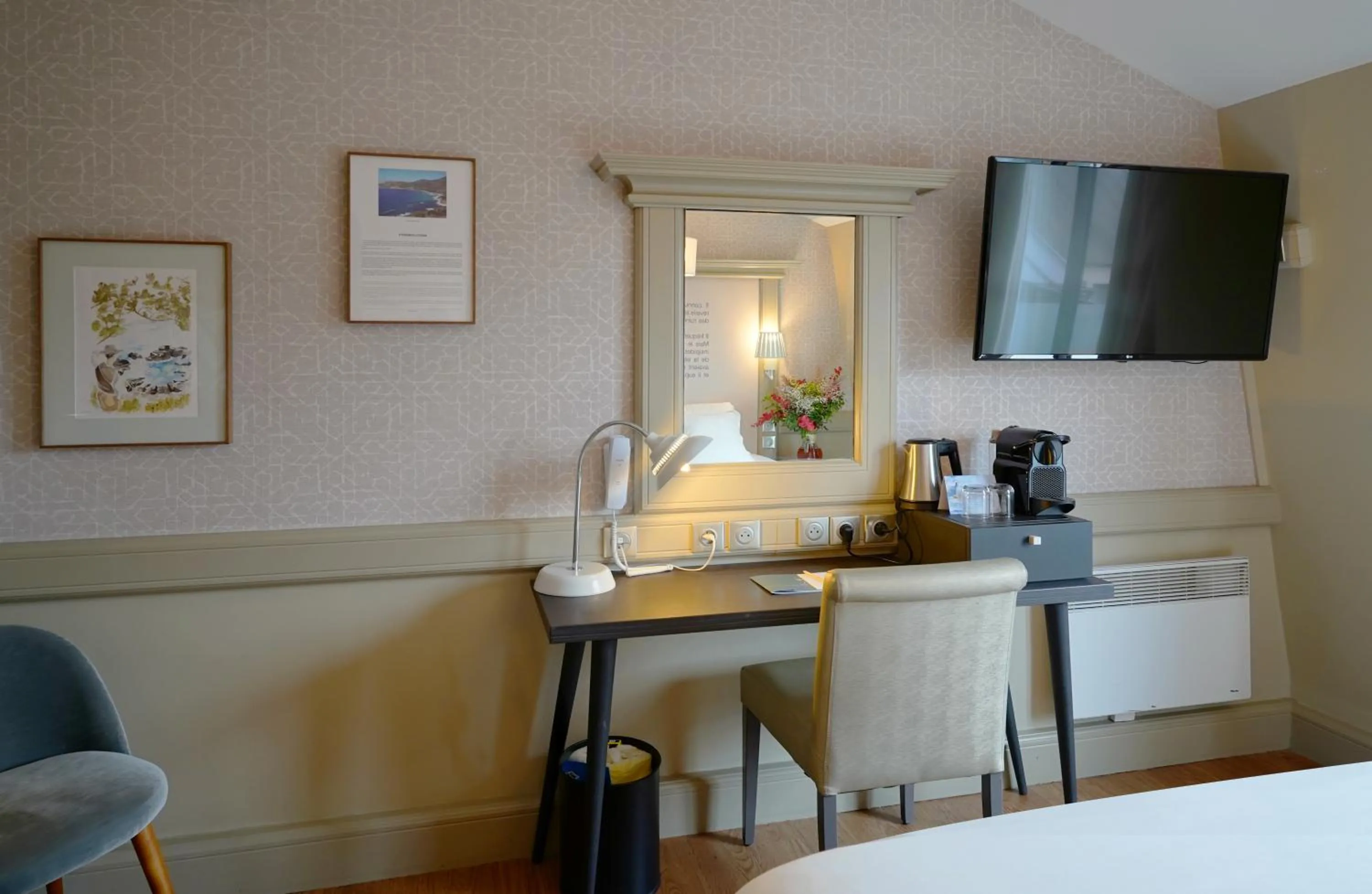 Bedroom, Bed in Hôtel Littéraire Gustave Flaubert, BW Signature Collection