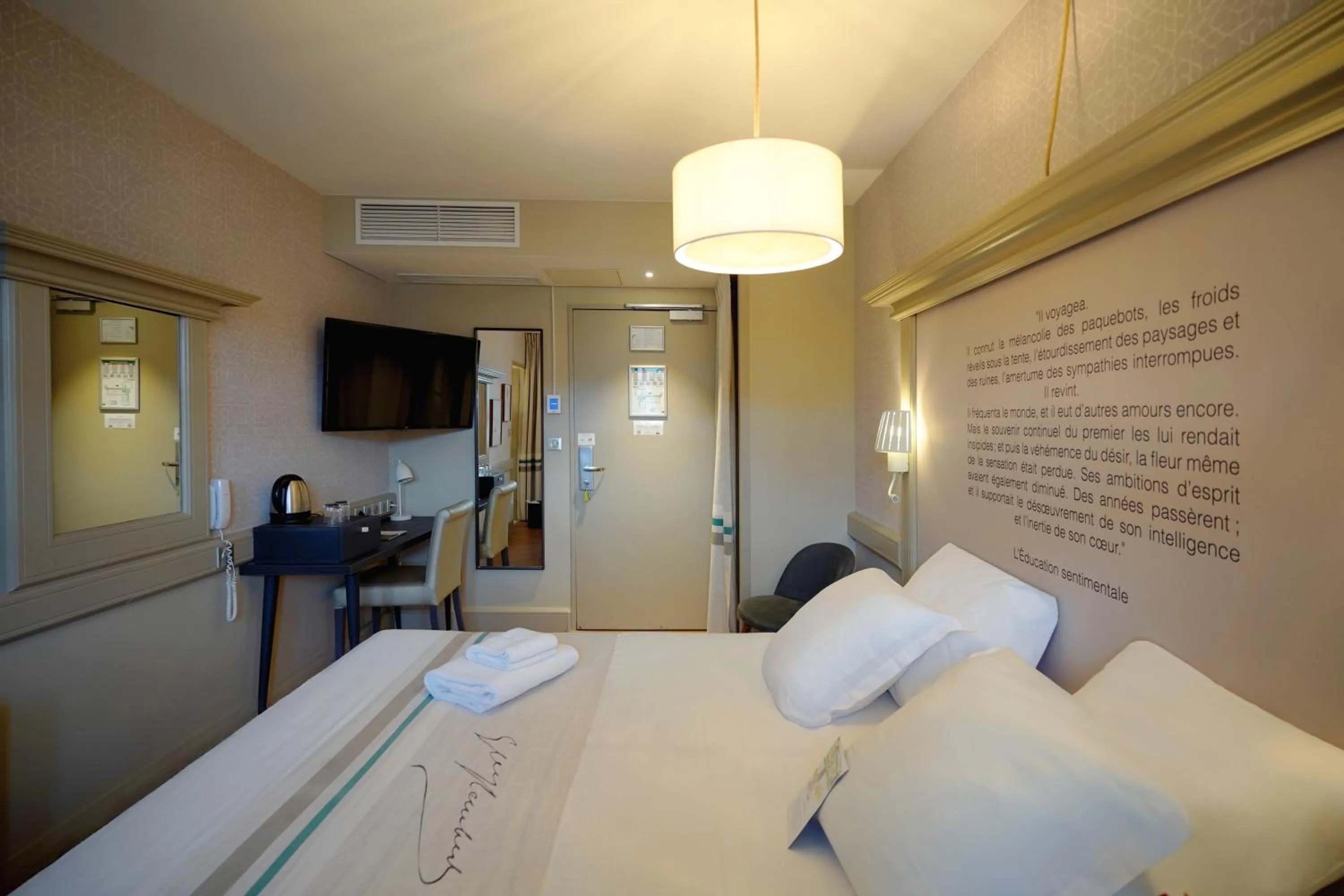 Bedroom, Bed in Hôtel Littéraire Gustave Flaubert, BW Signature Collection