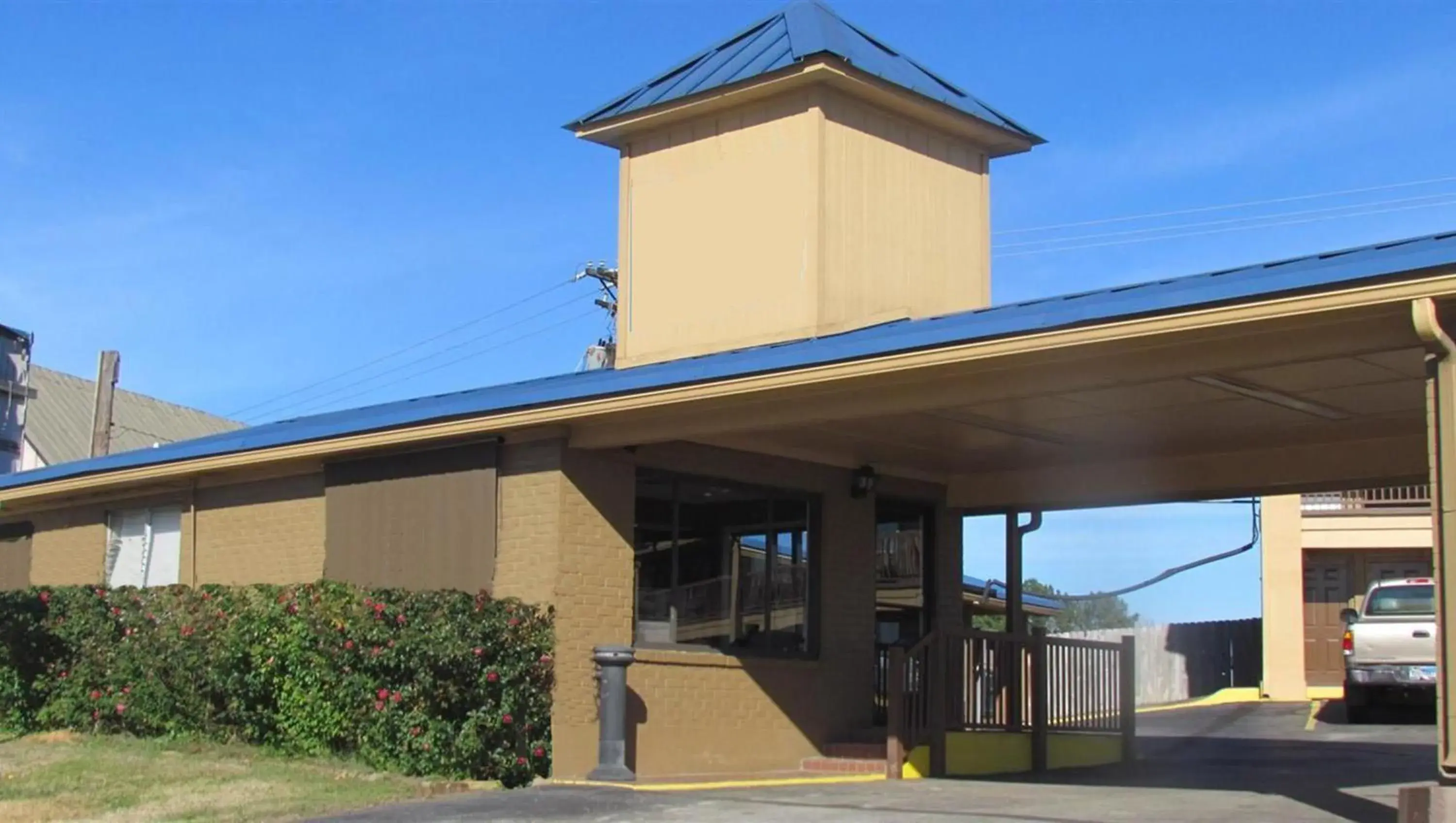 Property building in Xecutive Inn and Suites Property building in Xecutive Inn and Suites