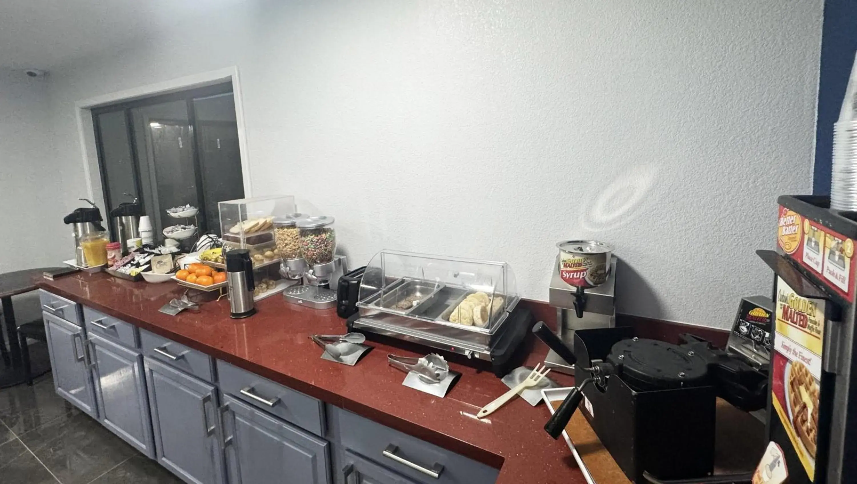 Breakfast in Xecutive Inn and Suites Breakfast in Xecutive Inn and Suites