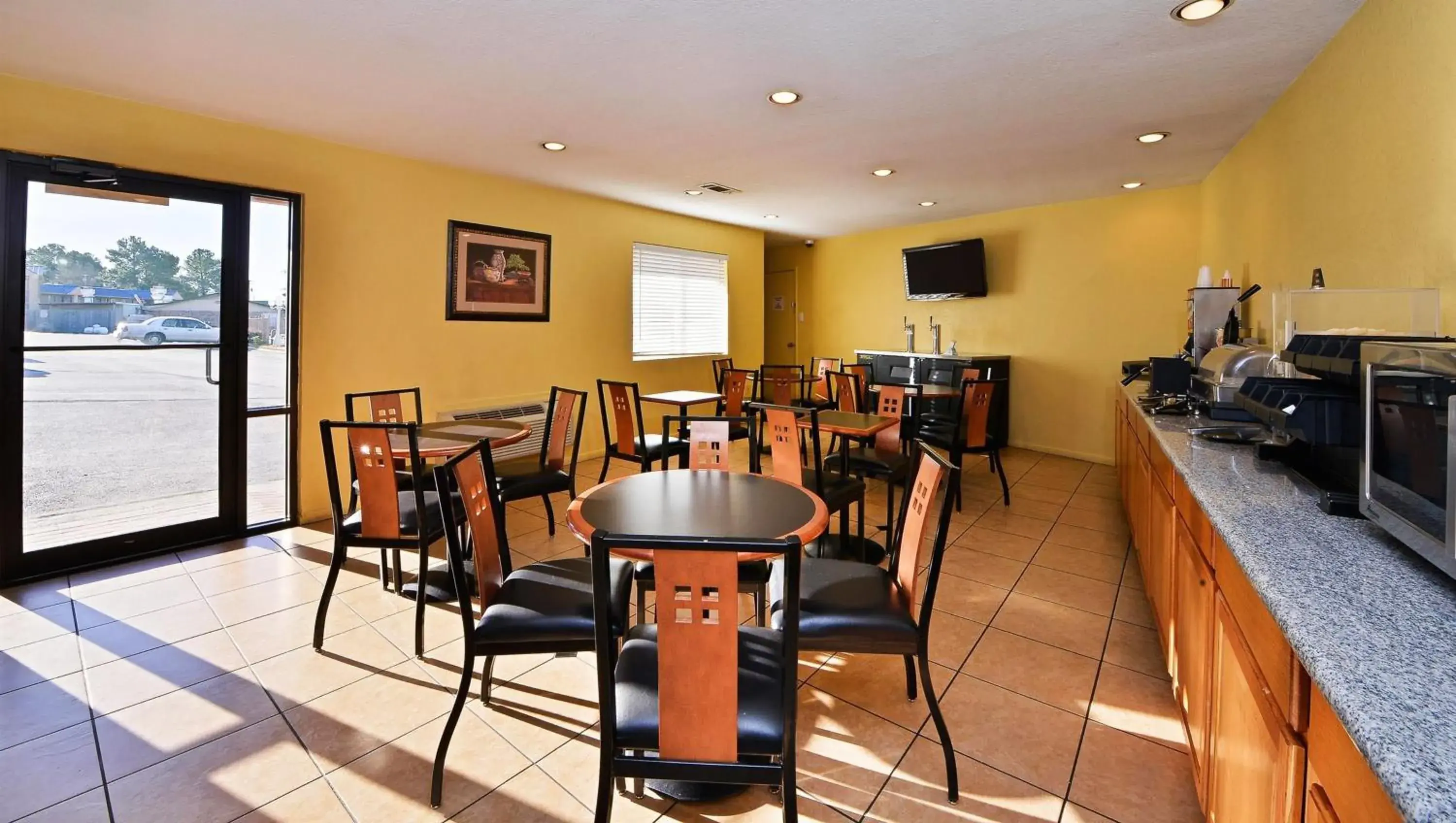 Breakfast in Xecutive Inn and Suites Breakfast in Xecutive Inn and Suites