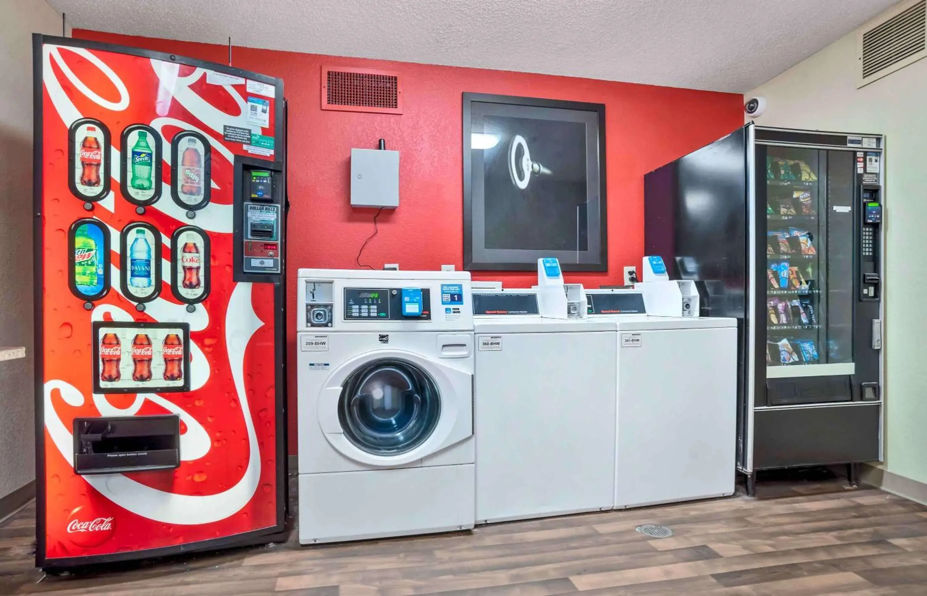 Property building in Extended Stay America Select Suites - Birmingham - Inverness Property building in Extended Stay America Select Suites - Birmingham - Inverness