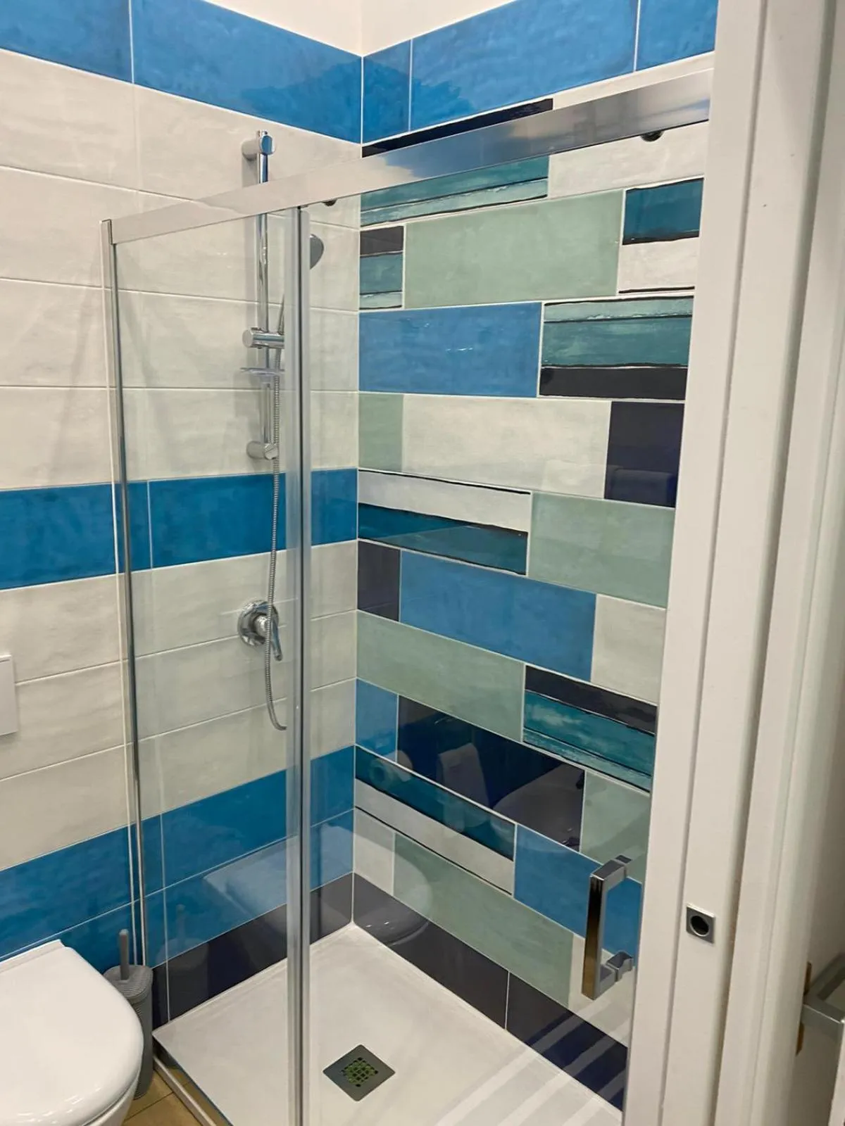 Shower in CANELLI HOUSE SORRENTO