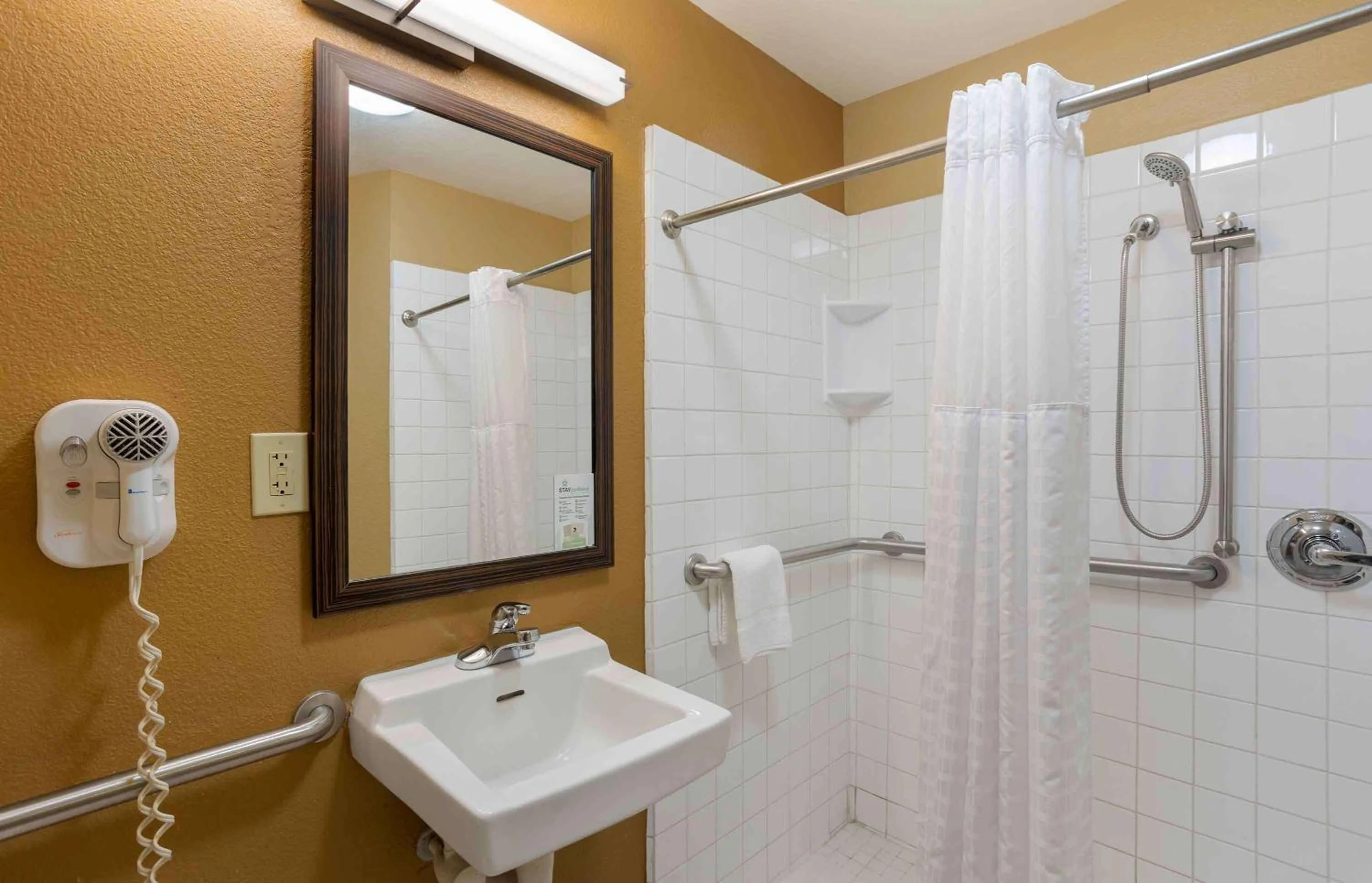 Bathroom in Extended Stay America Select Suites - Wilkes - Barre - Scranton