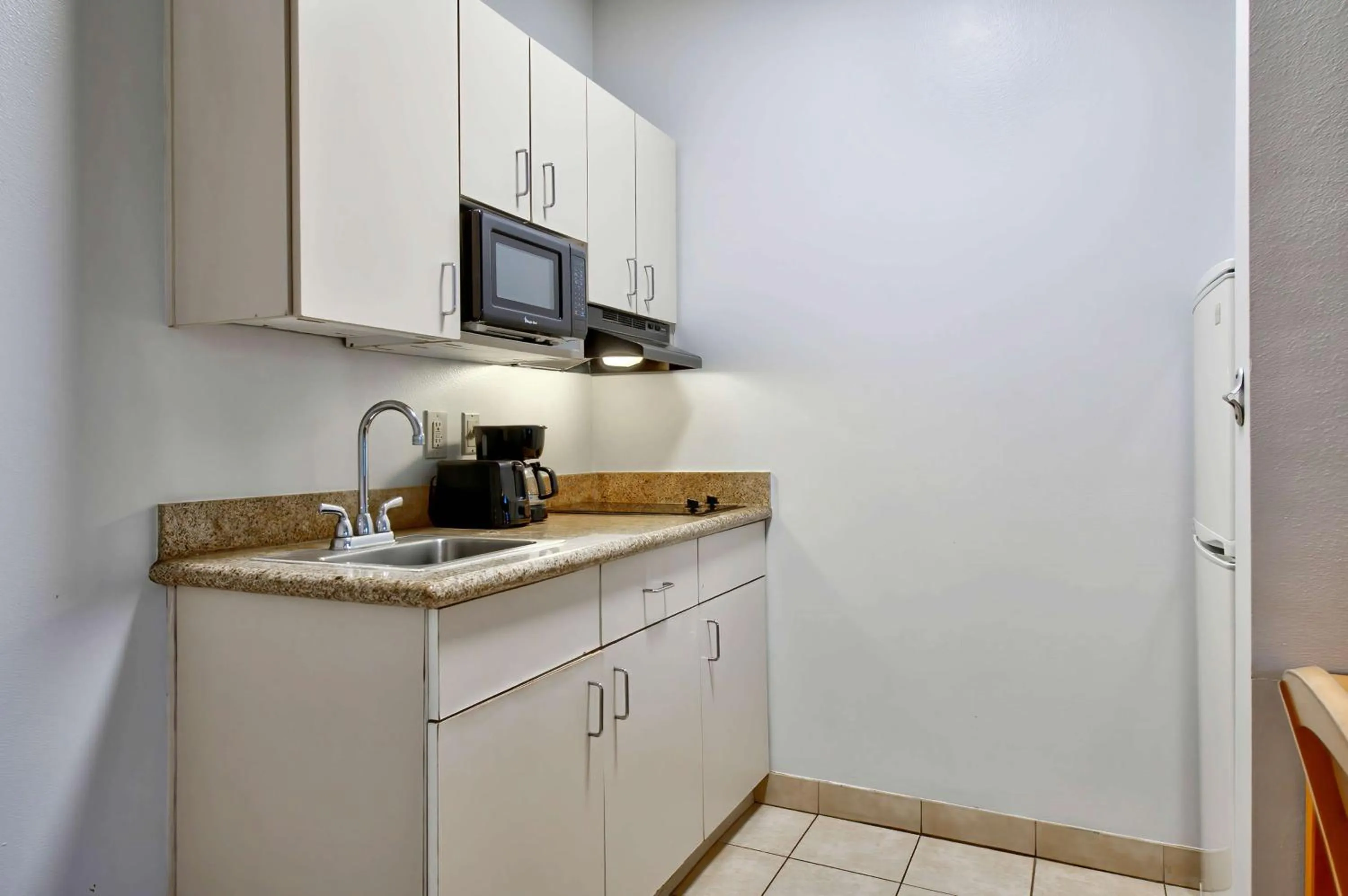 Kitchen or kitchenette in Studio 6-Sulphur, LA