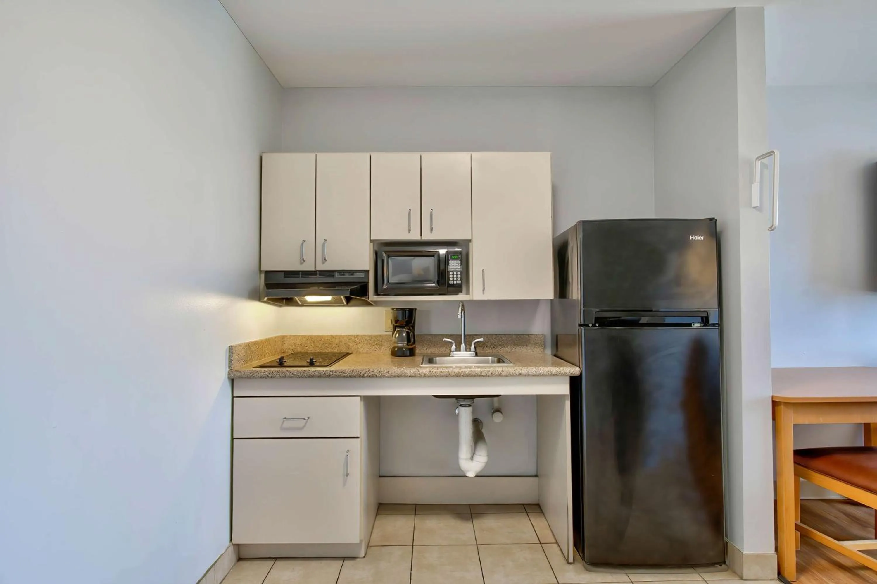 Kitchen or kitchenette in Studio 6-Sulphur, LA