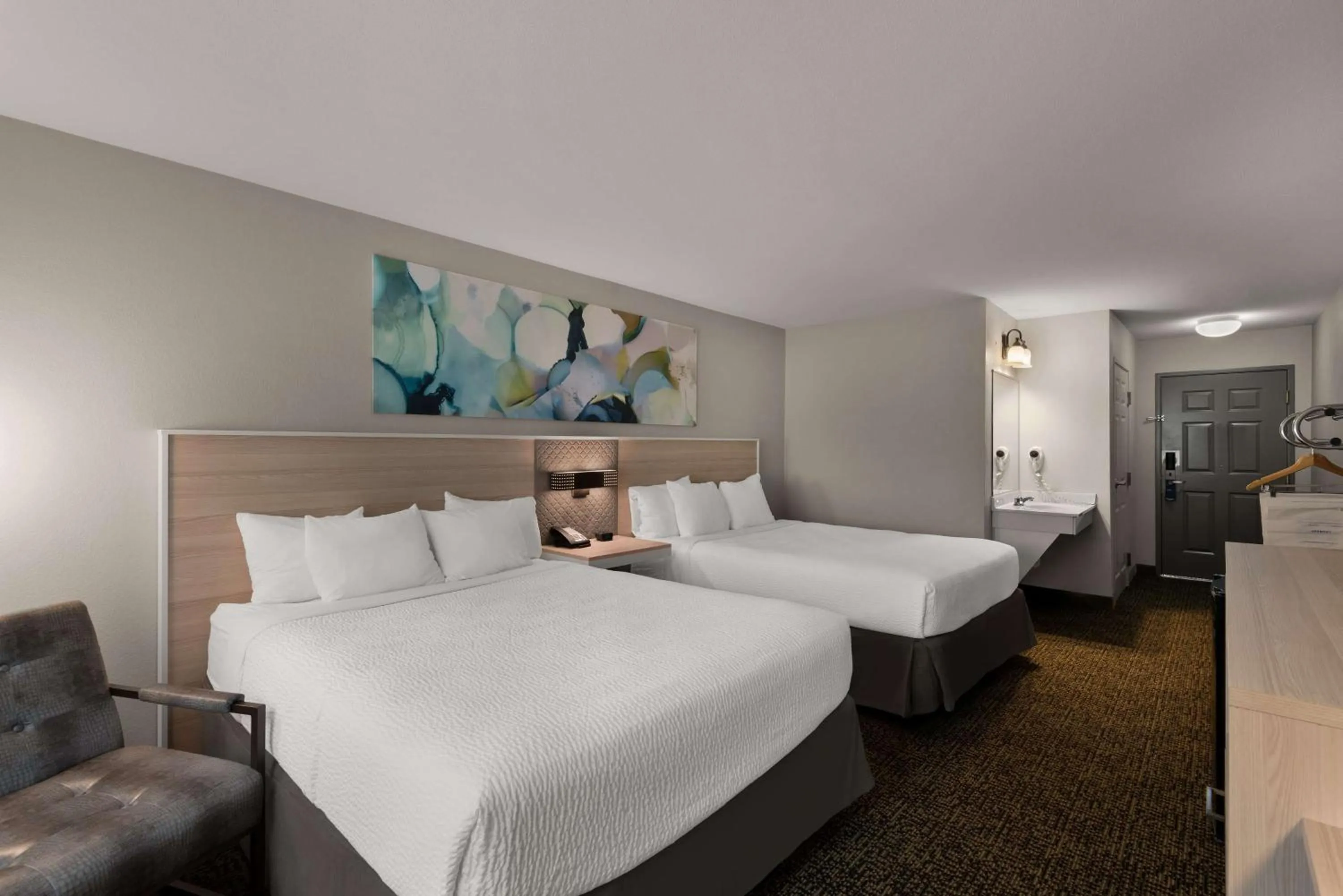 Photo of the whole room, Bed in Wyndham Garden Galena Hotel & Day Spa