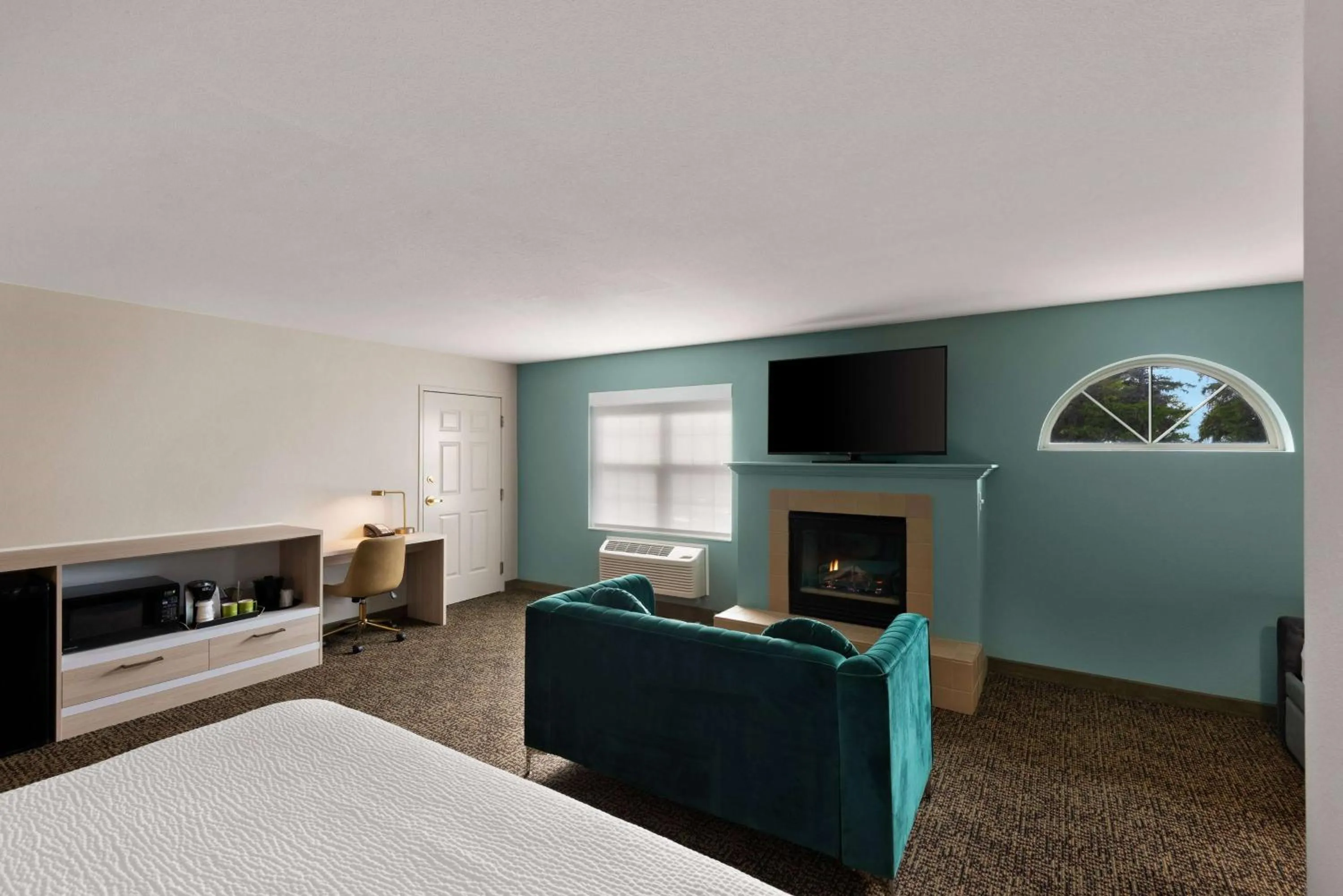 Photo of the whole room, Bed in Wyndham Garden Galena Hotel & Day Spa