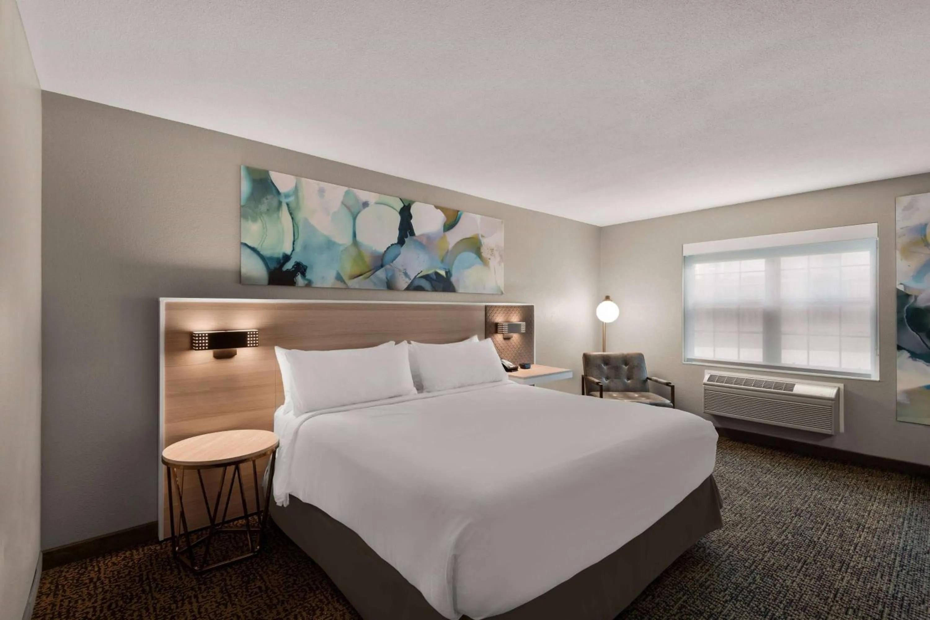 Photo of the whole room, Bed in Wyndham Garden Galena Hotel & Day Spa