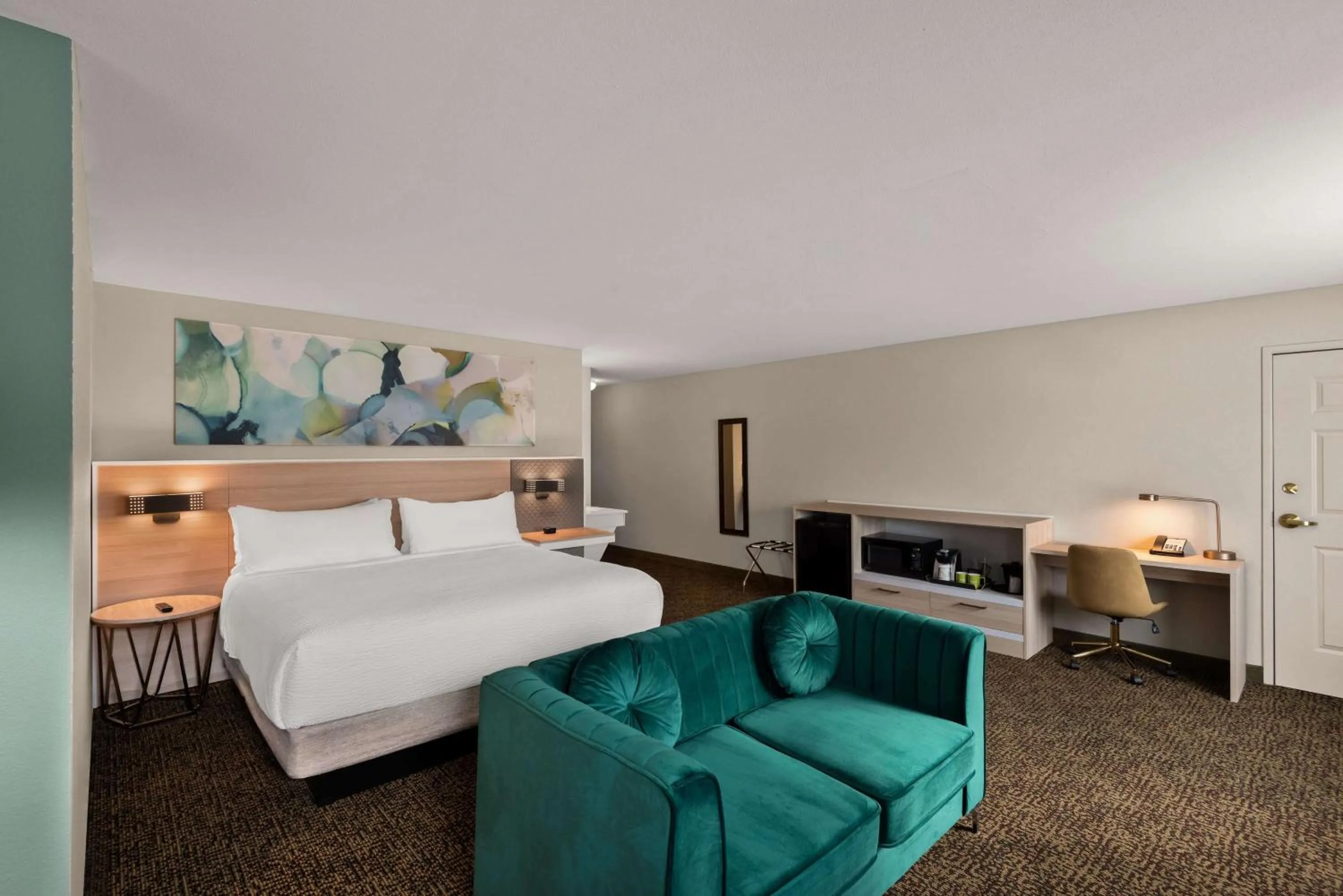 Photo of the whole room, Bed in Wyndham Garden Galena Hotel & Day Spa