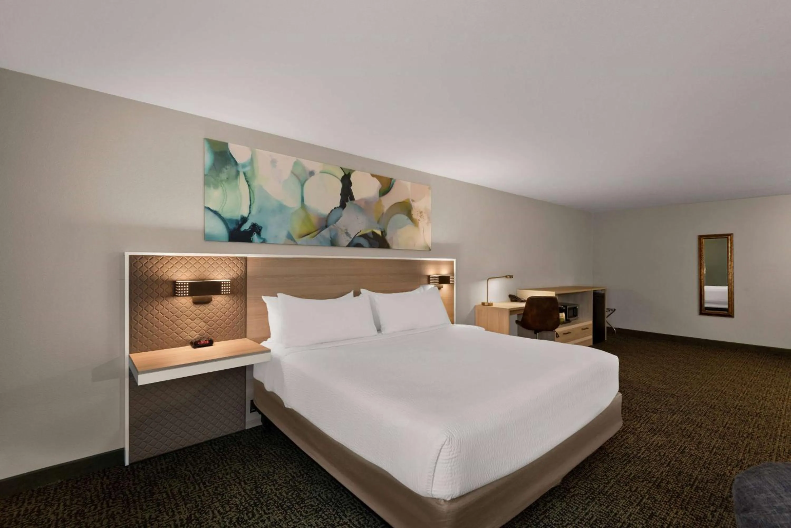 Bed in Wyndham Garden Galena Hotel & Day Spa