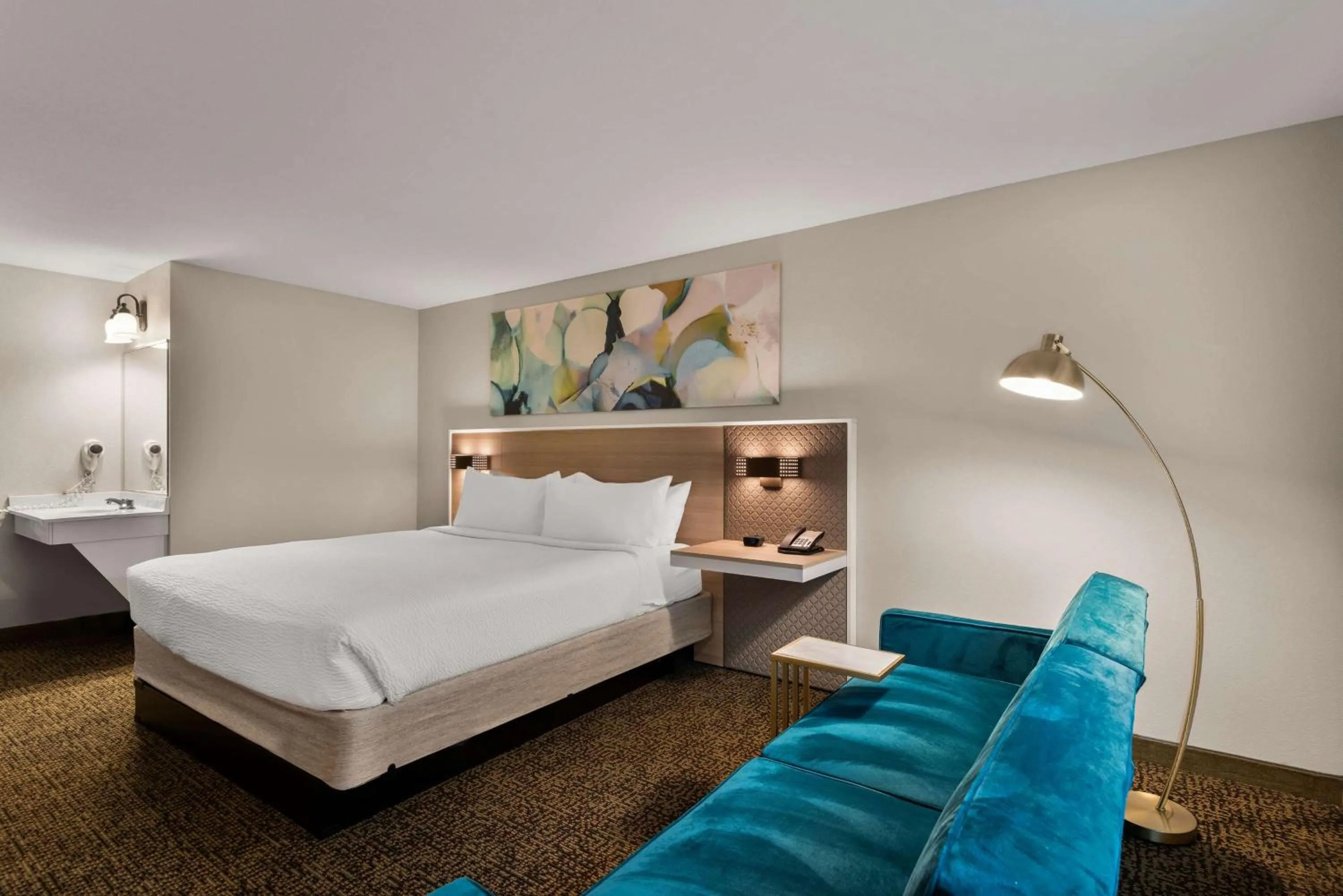 Photo of the whole room, Bed in Wyndham Garden Galena Hotel & Day Spa